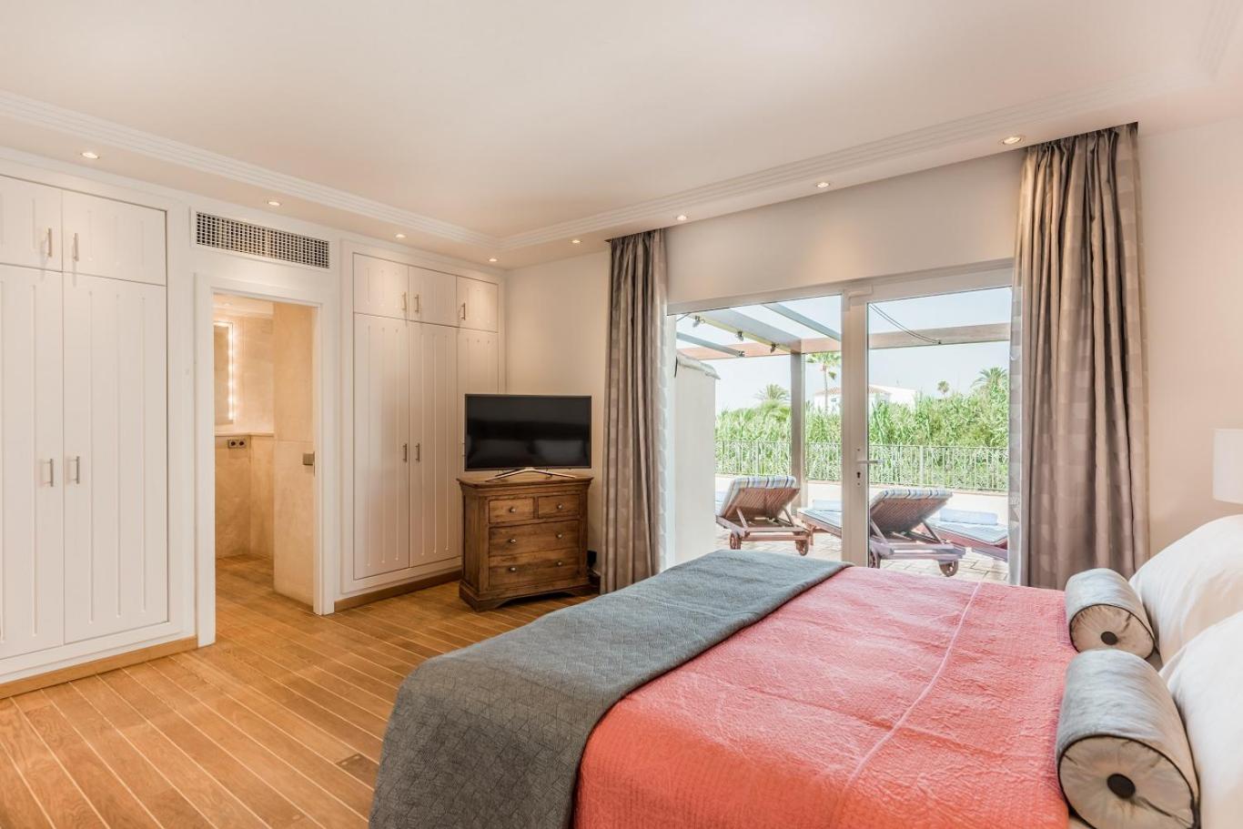 Junior Suite with Ocean View - Photo 1