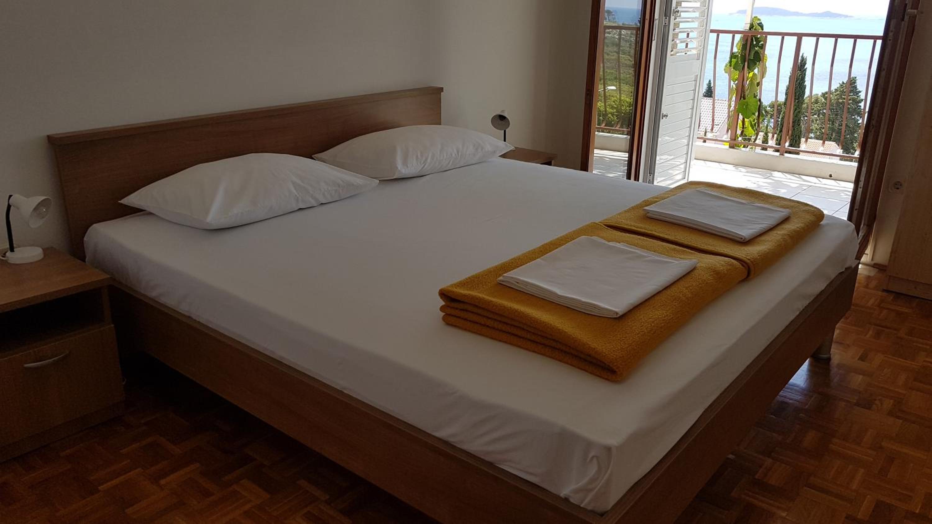 Ein-Zimmer-Apartment mit Balkon und Meerblick
