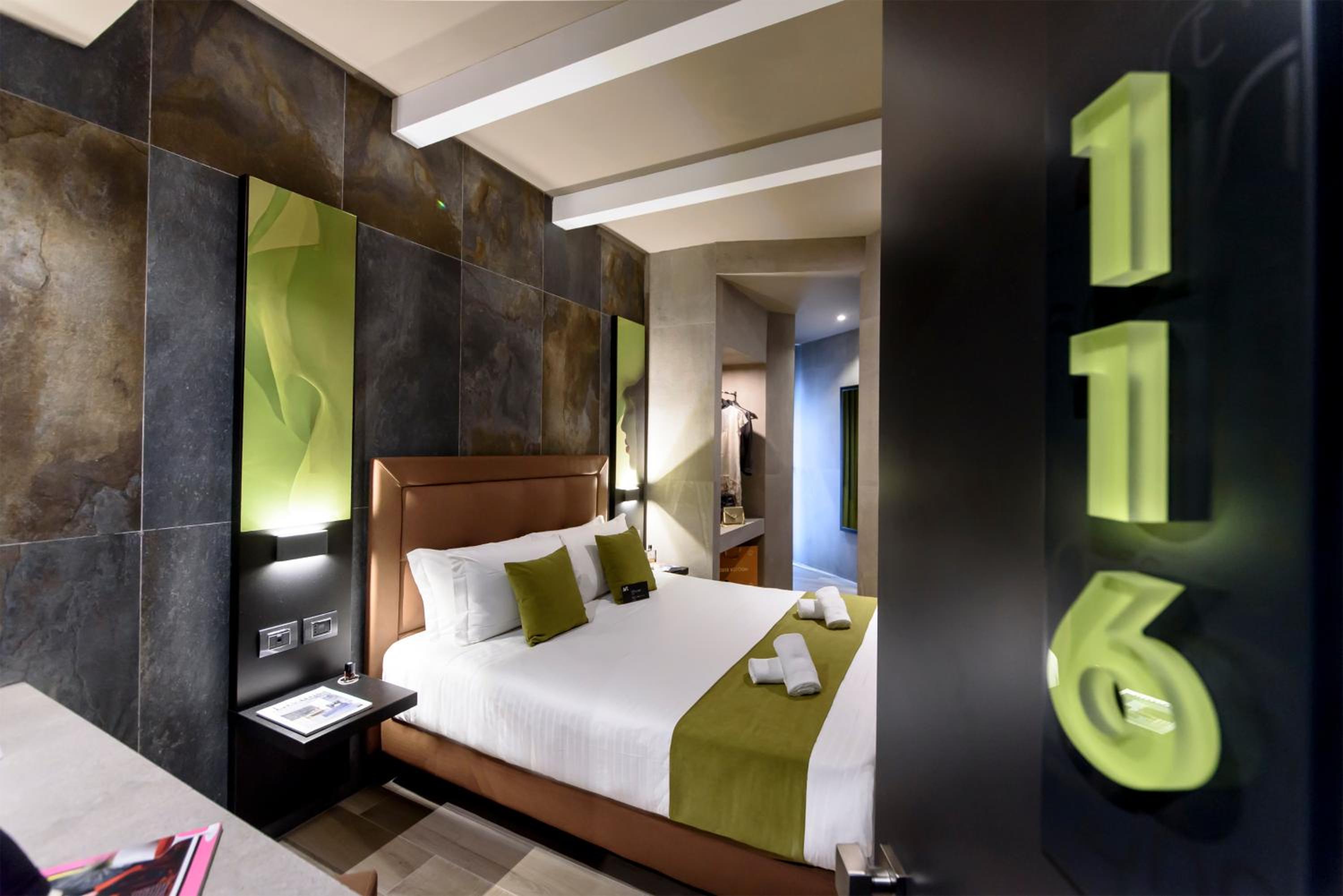 Standard  Double Room thumbnail 5