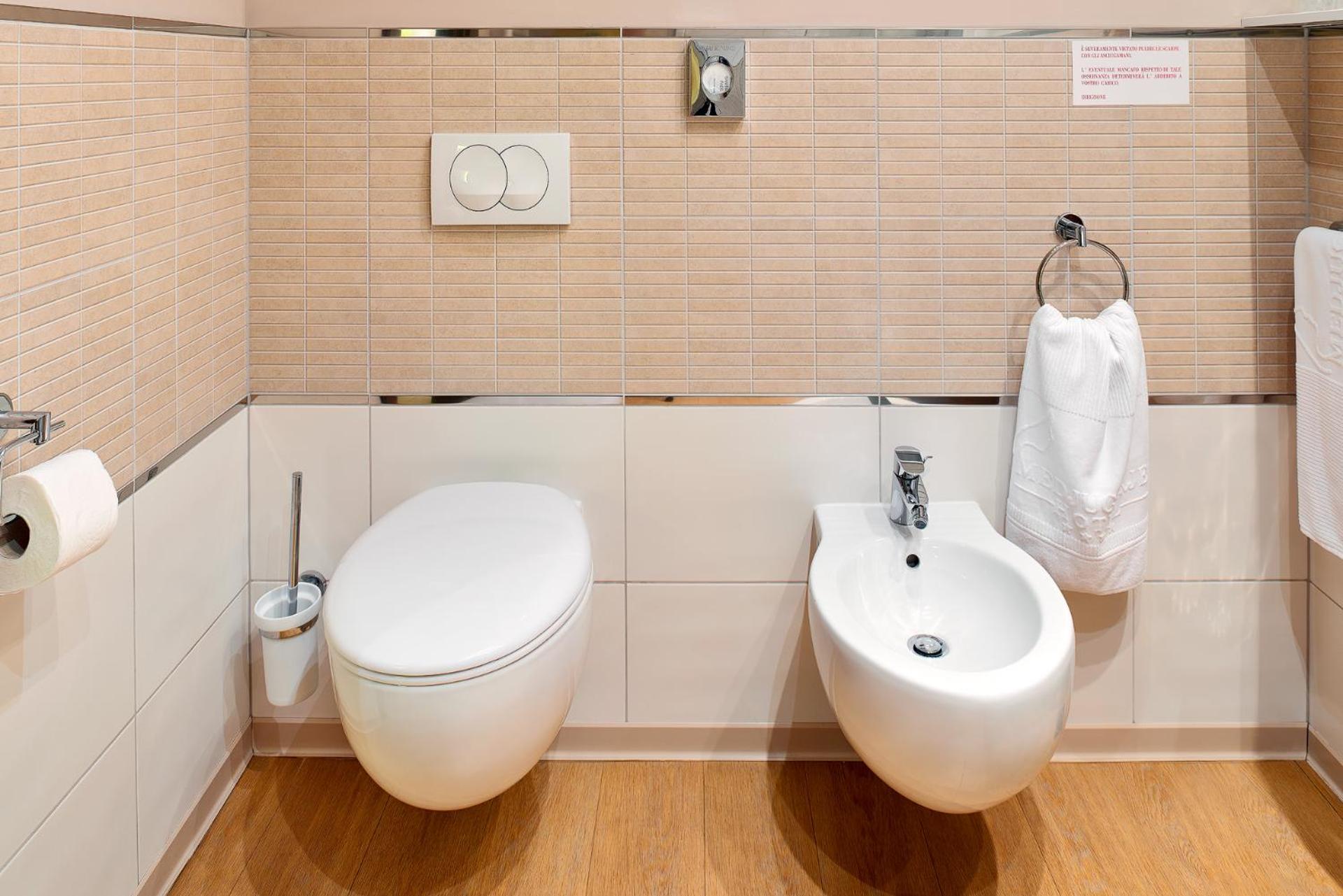 Double or Twin Room (1 Adult)