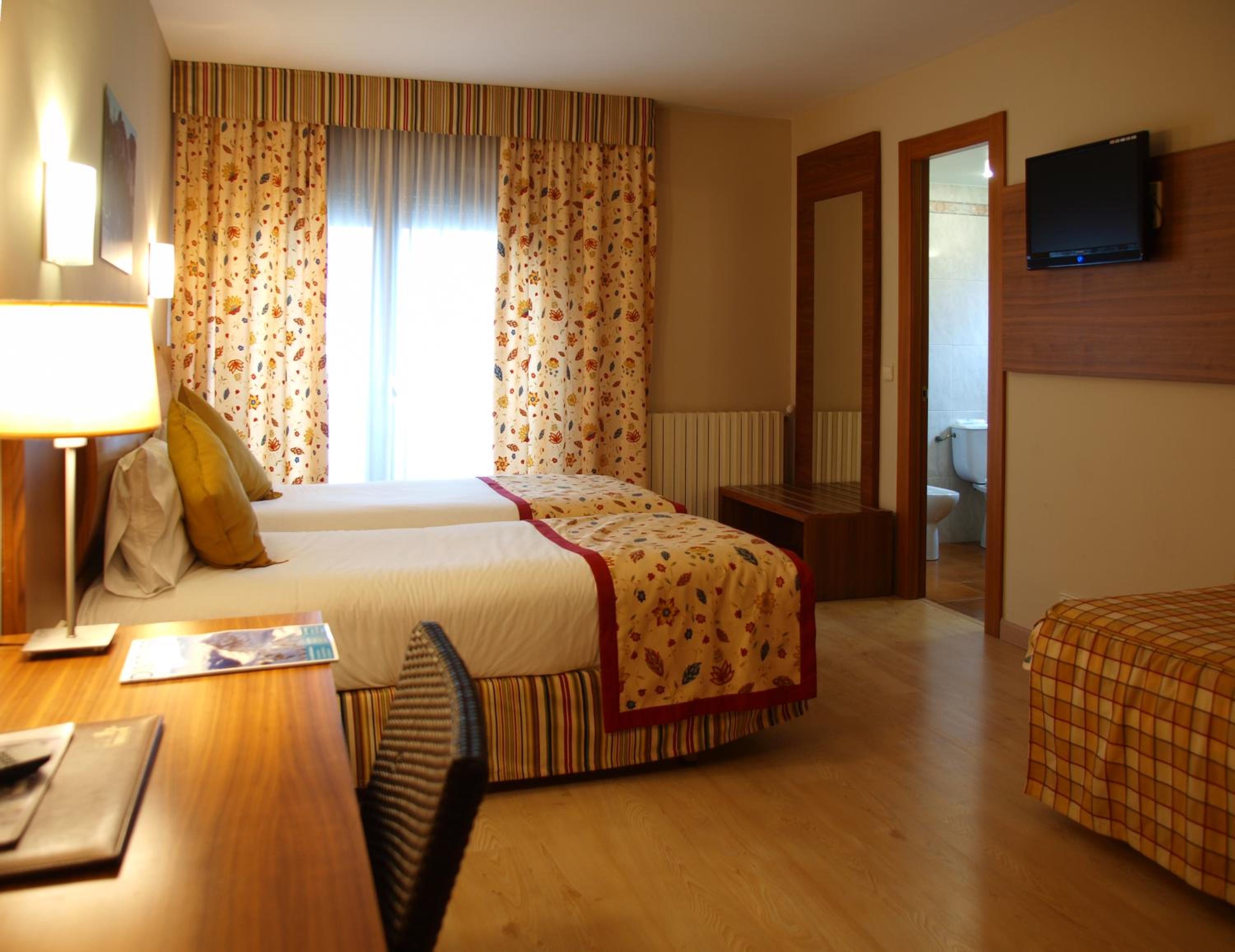 Economy Quadruple Room photo 3