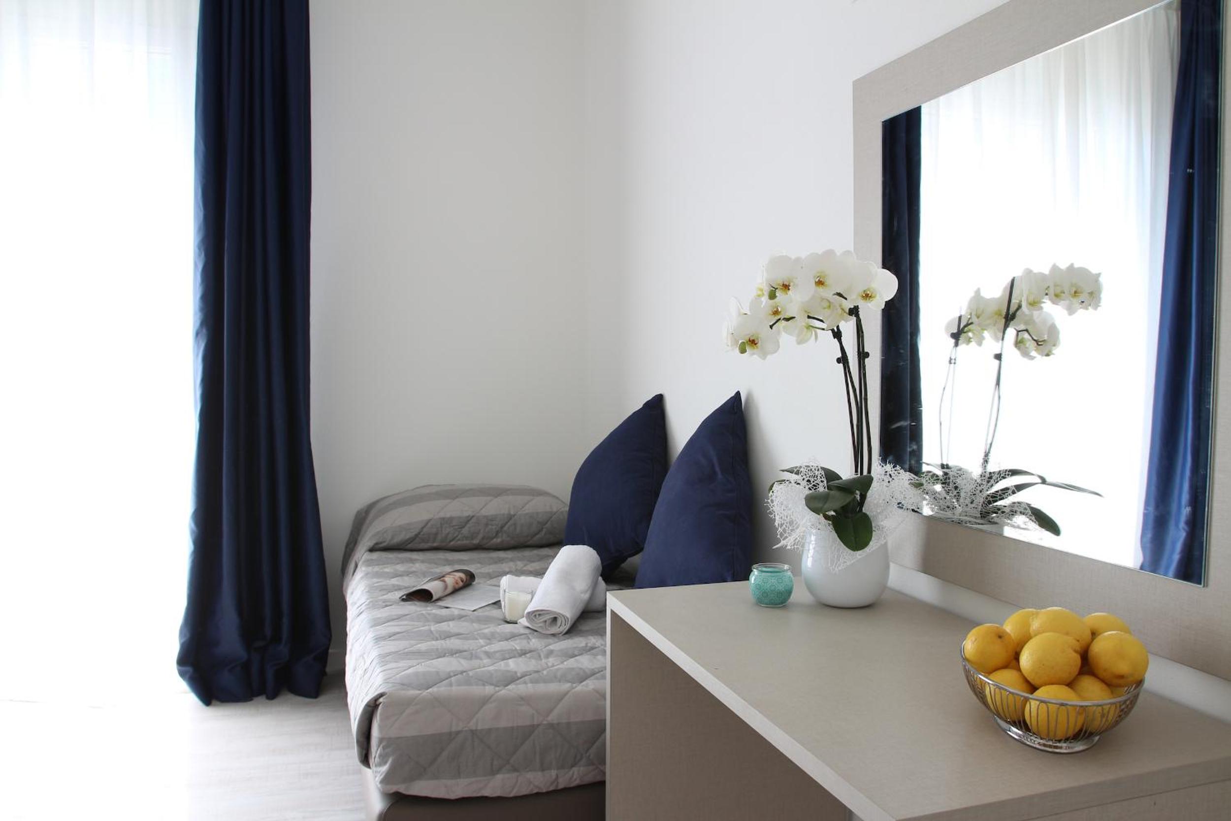 Double or Twin Room with Balcony - Photo 1