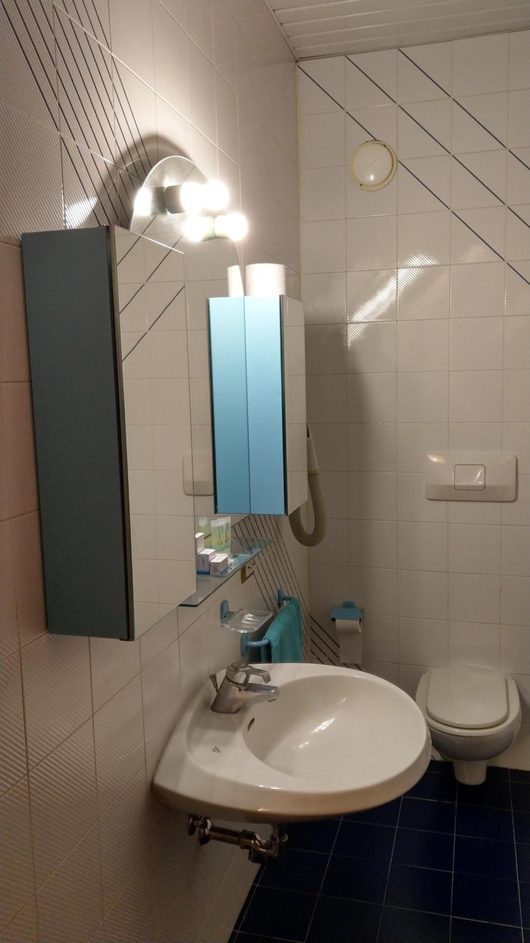 Double or Twin Room - Photo 4