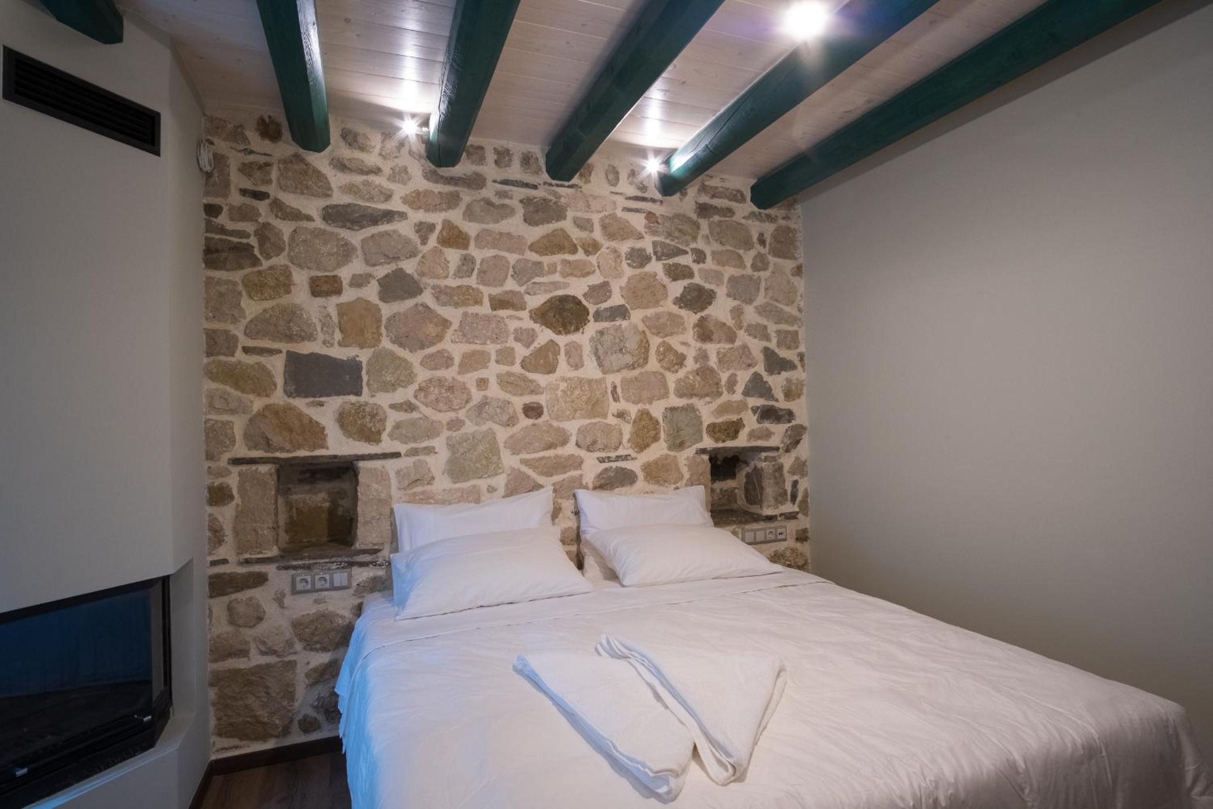 Deluxe Double or Twin Room with Terrace and Spa Bath - Photo 9