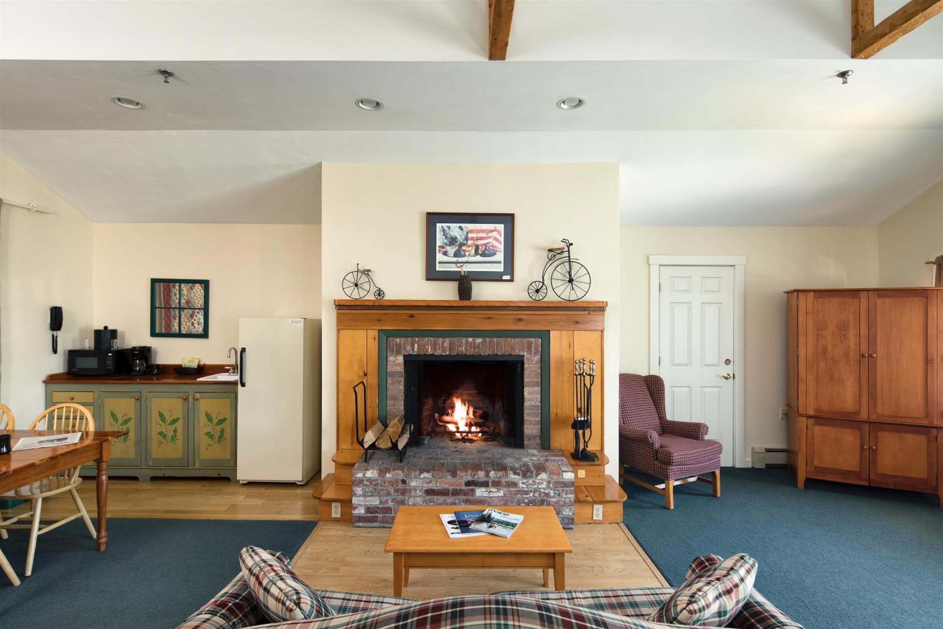 Superior Suite with Fireplace - Photo 2