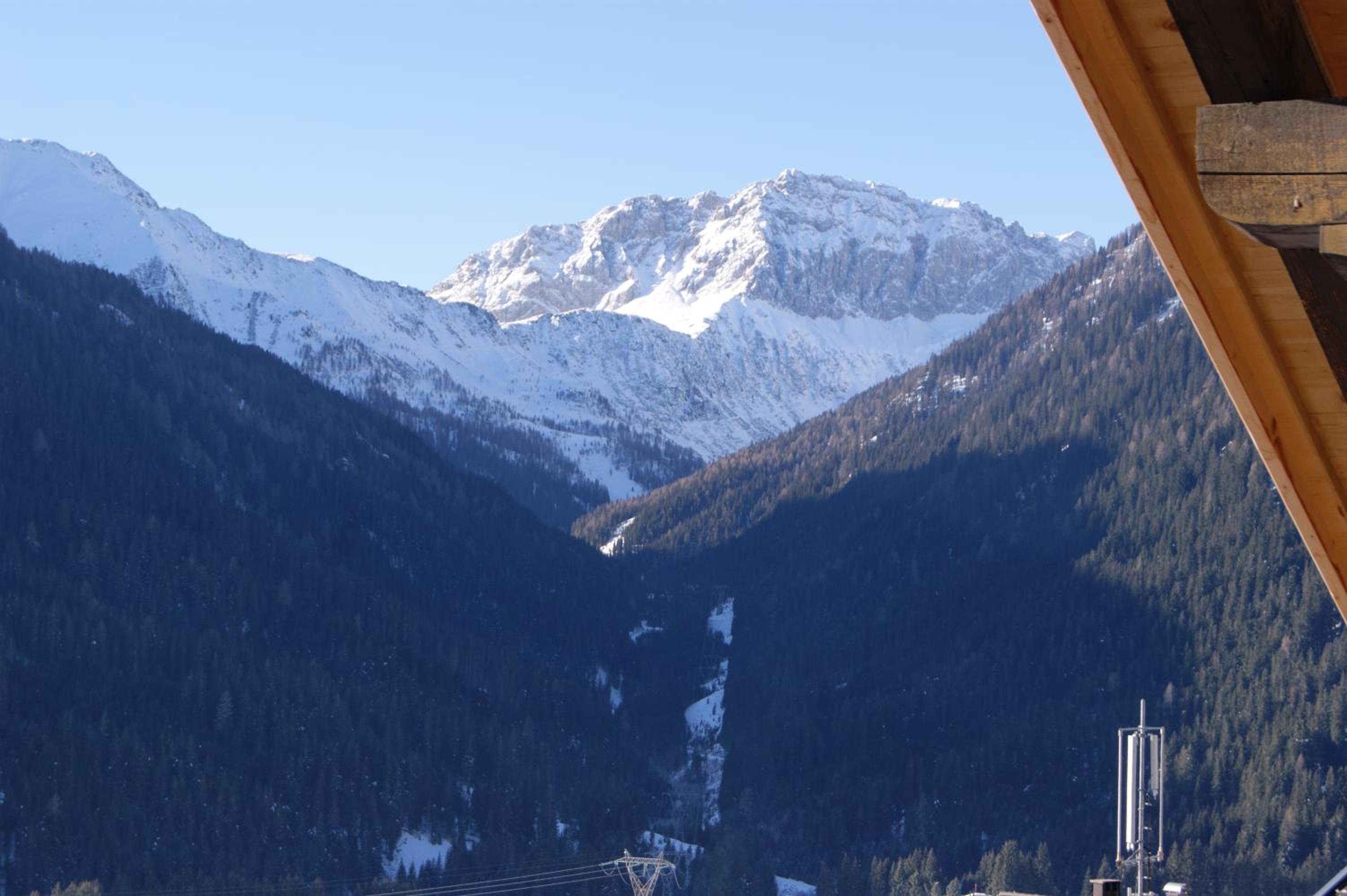 Family Room with Balcony and Mountain View Porze photo 3