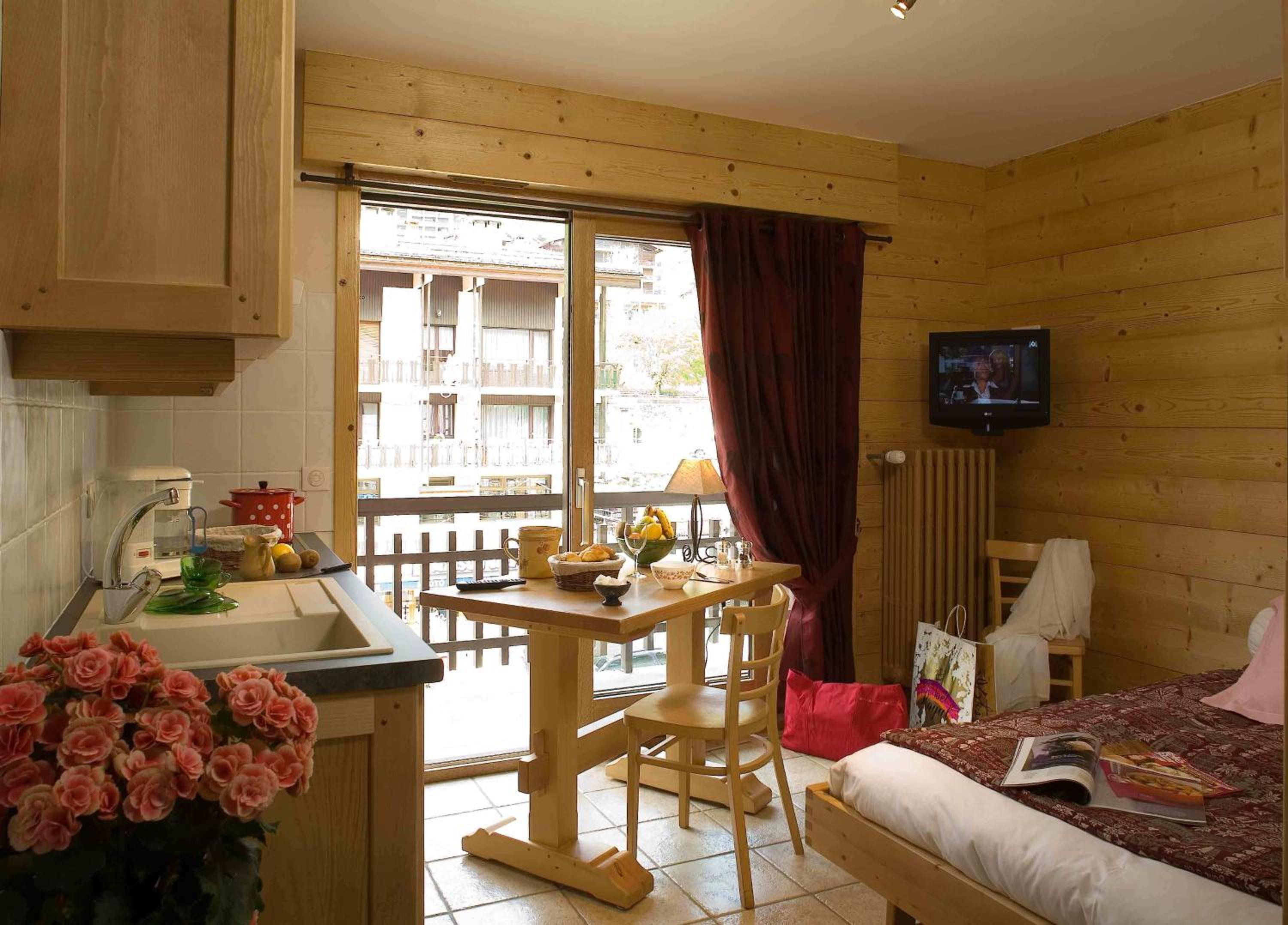 Studio (2 Adults)