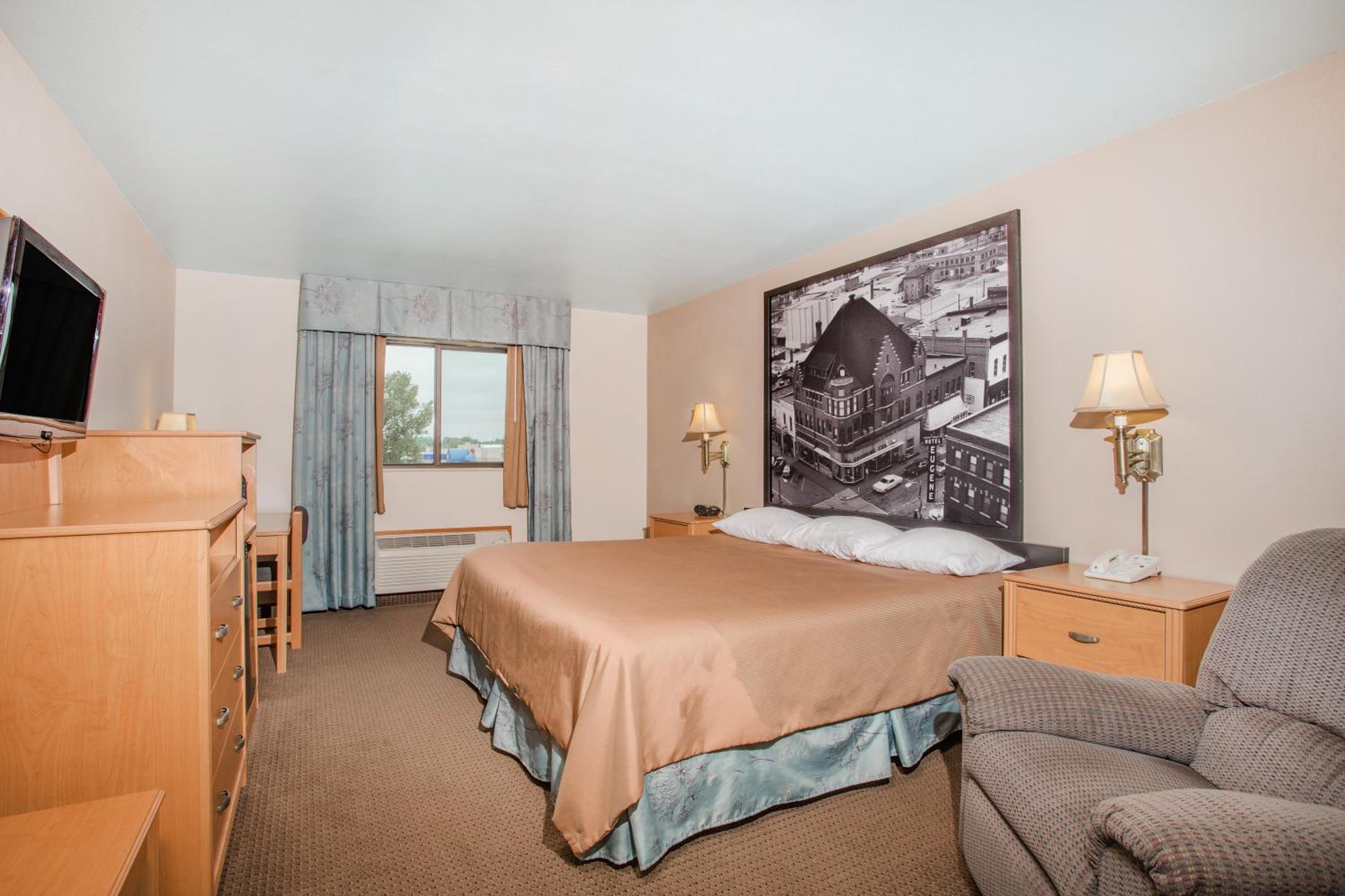 King Room - Non-Smoking photo 1