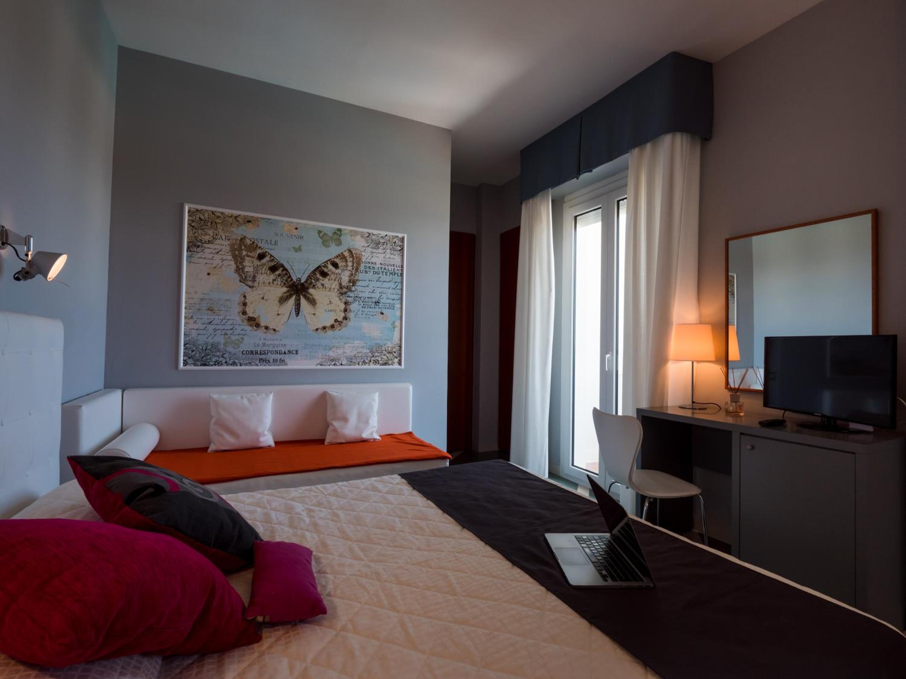 Double Room with Balcony and Partial Sea View photo 1