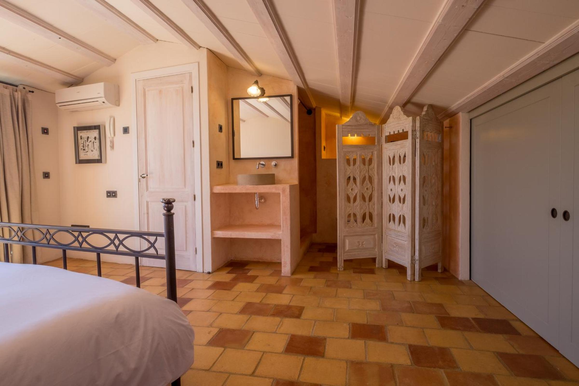 Three-Bedroom House - Photo 30