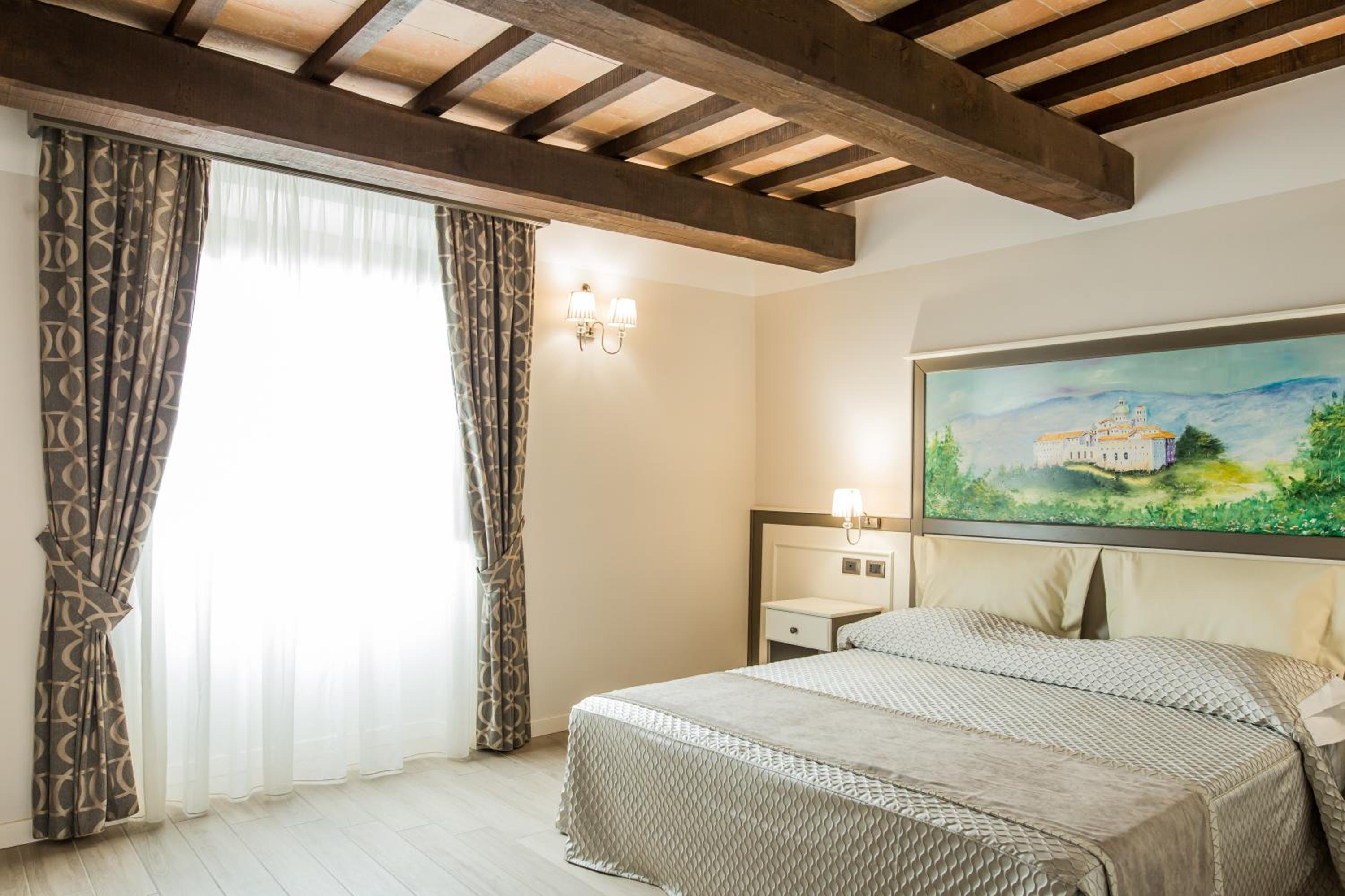 Superior King Room - Photo 3
