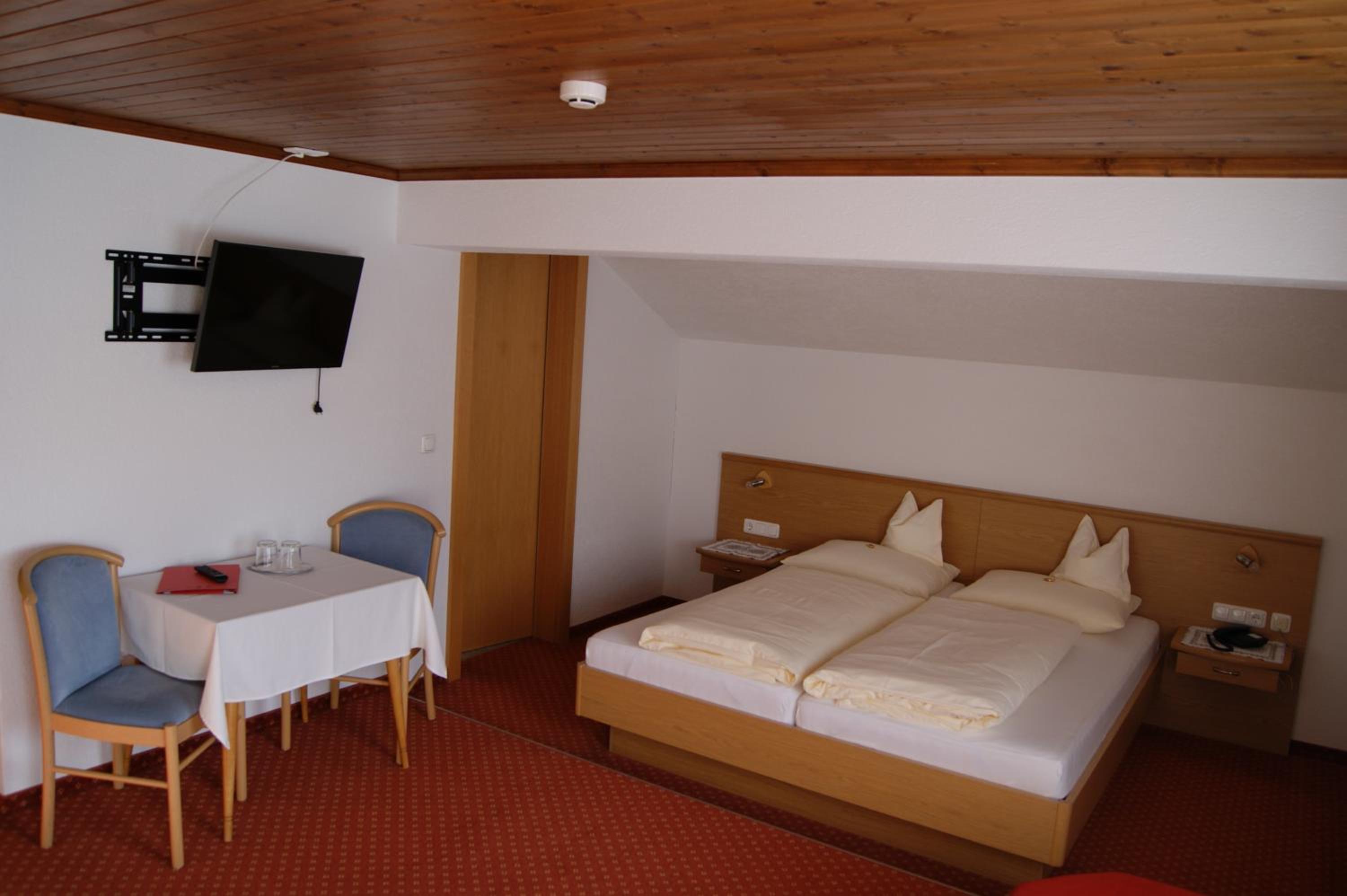 Double Room with Balcony and Mountain View