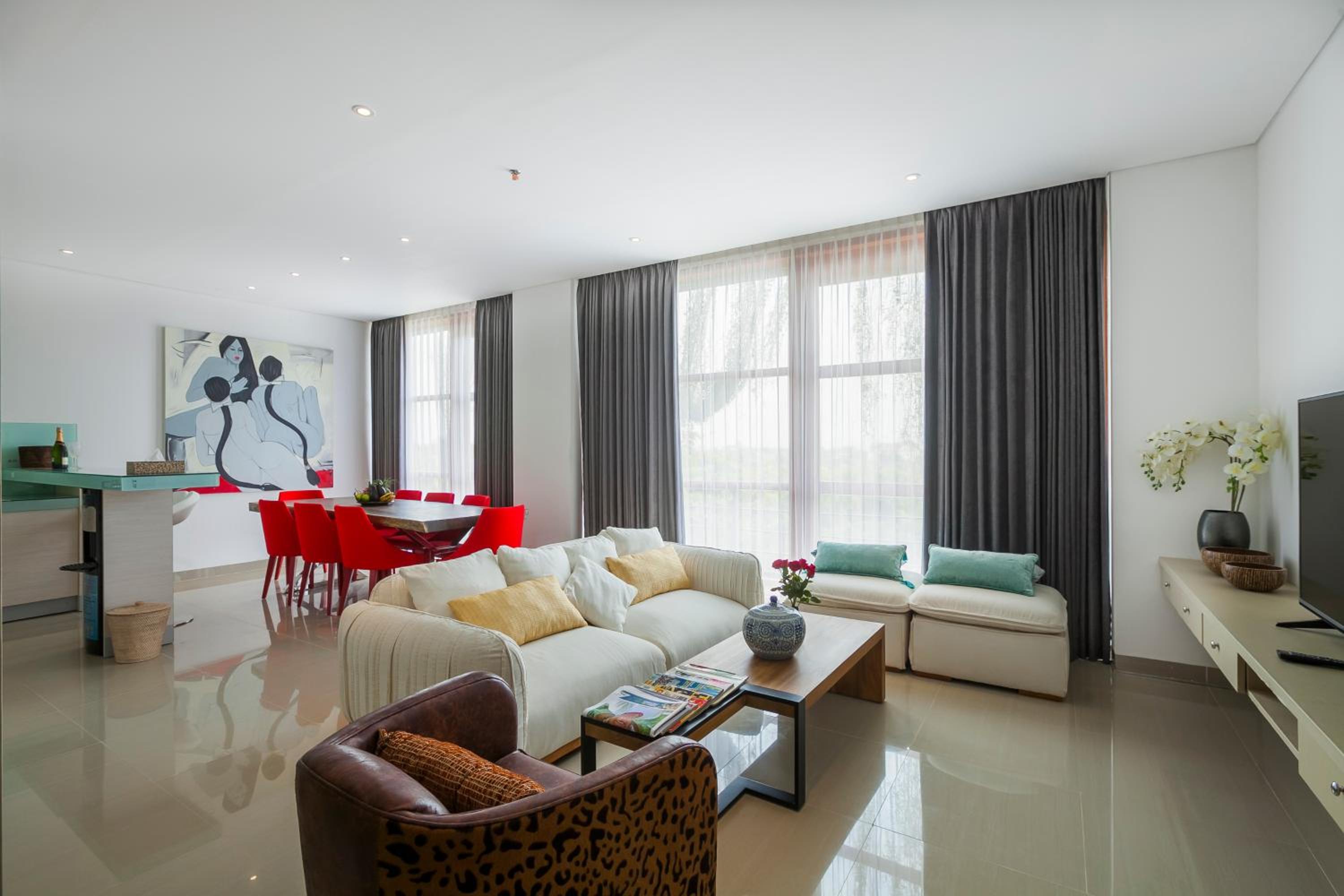 Luxury Three-Bedroom Apartment