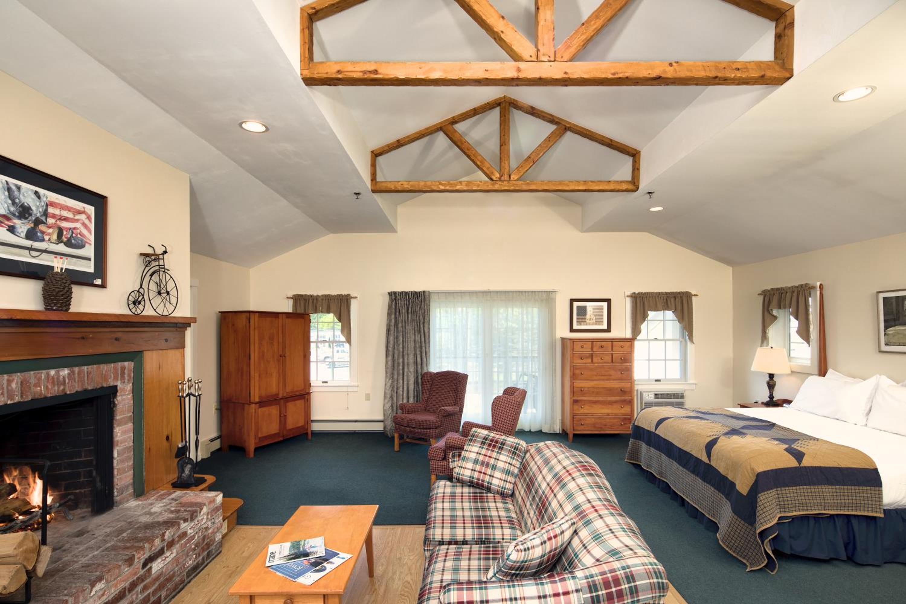Superior Suite with Fireplace - Photo 3