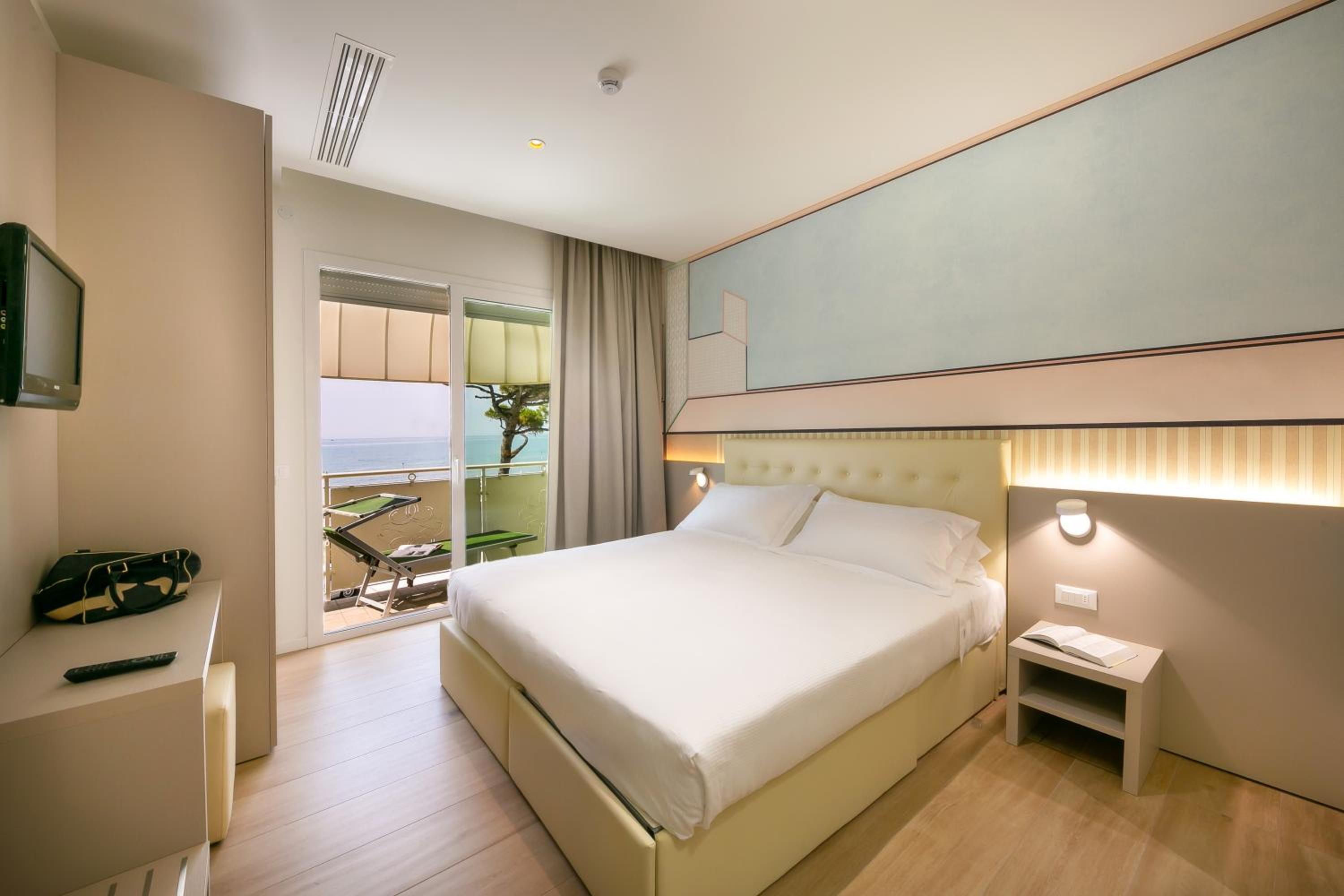 Double Room with Sea View photo 2