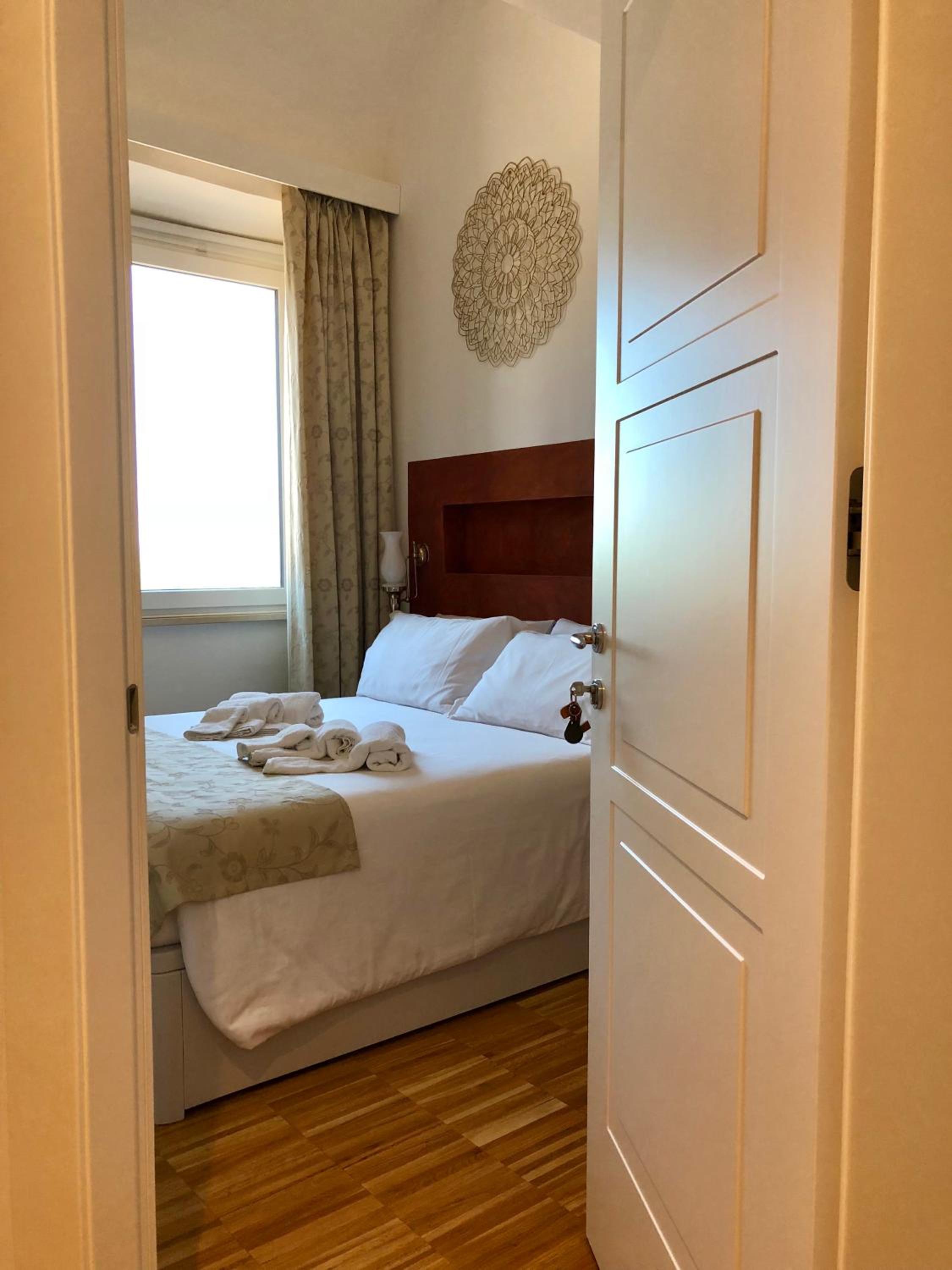 Double Room - Photo 10