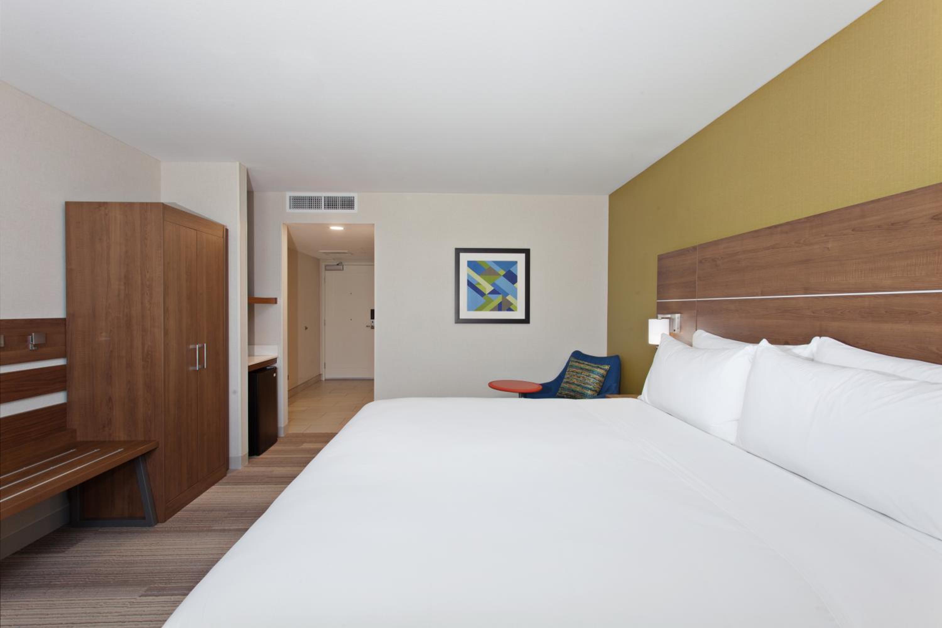 Standard King Room photo 1