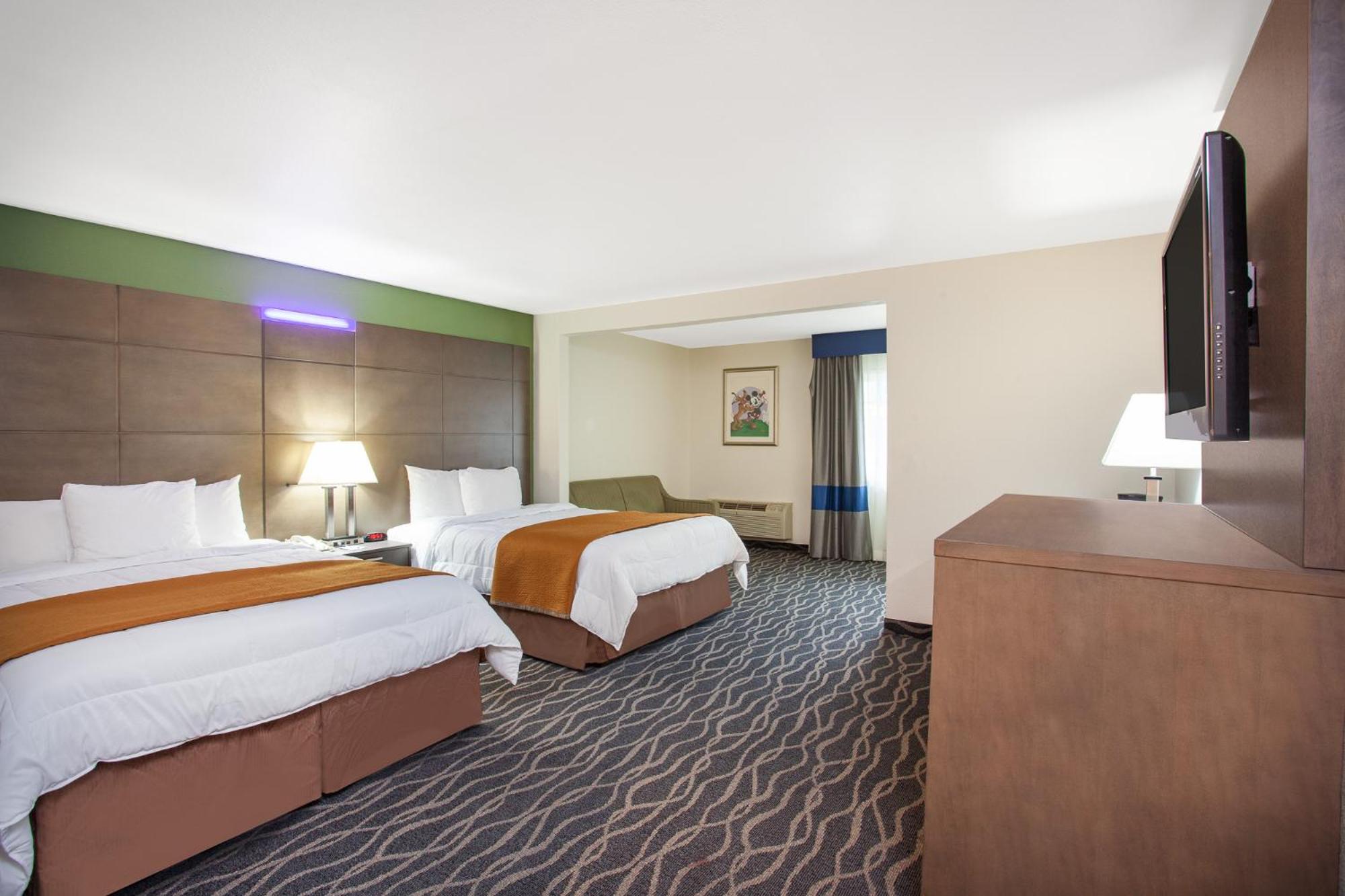 Mini Suite with Two Queen Beds - Non-Smoking - Photo 2