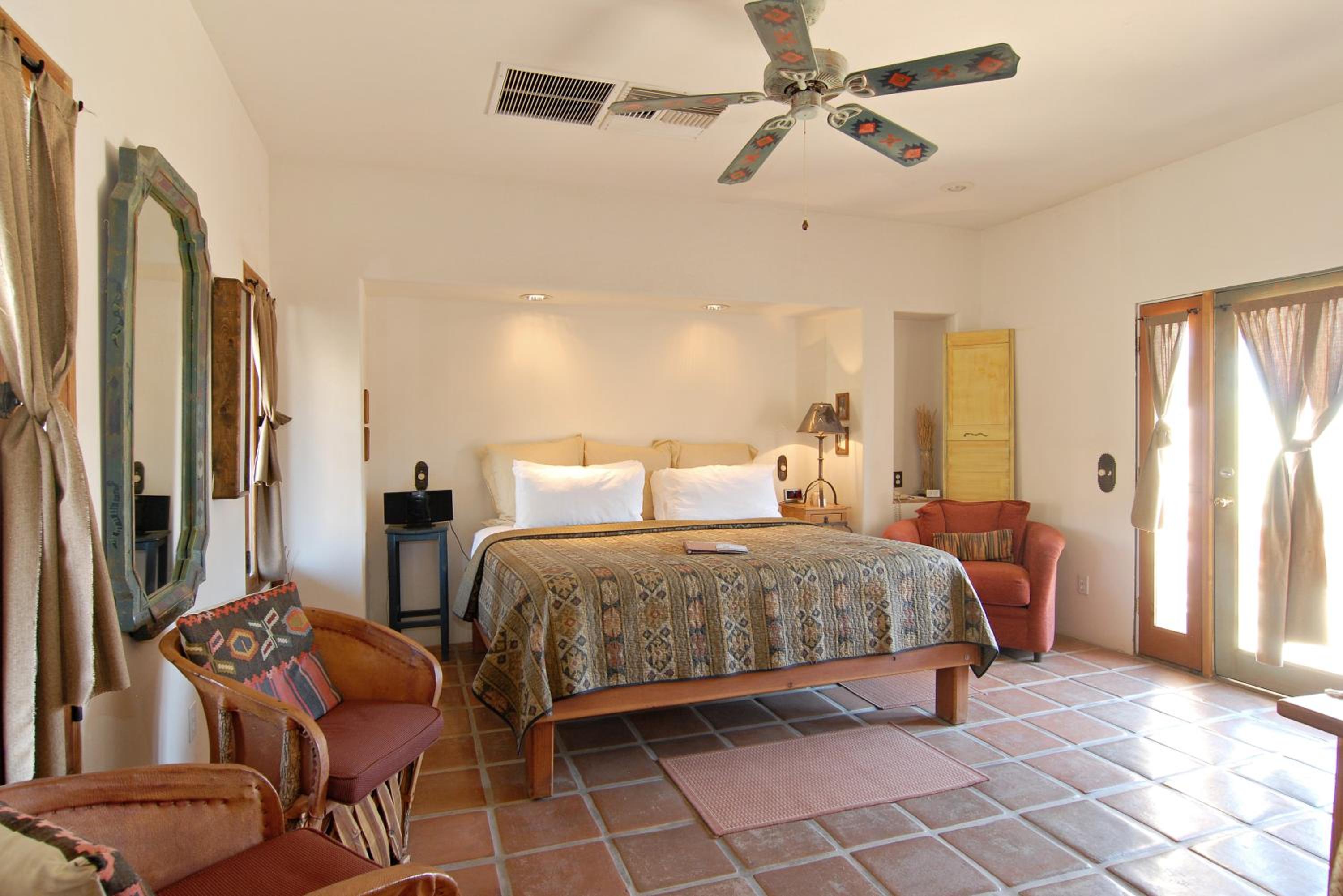 Deluxe King Room with Jacuzzi  photo 1