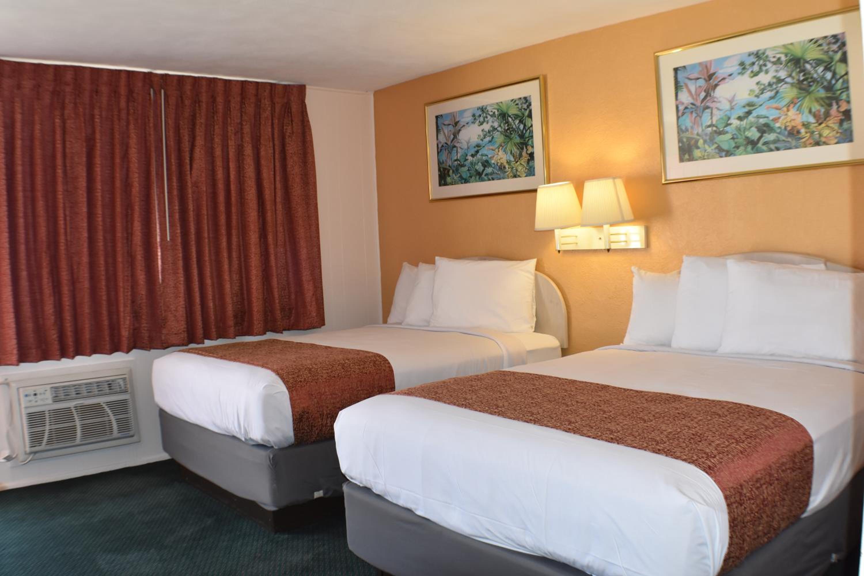 Two room Suite with Three full beds and Kitchenette photo 2