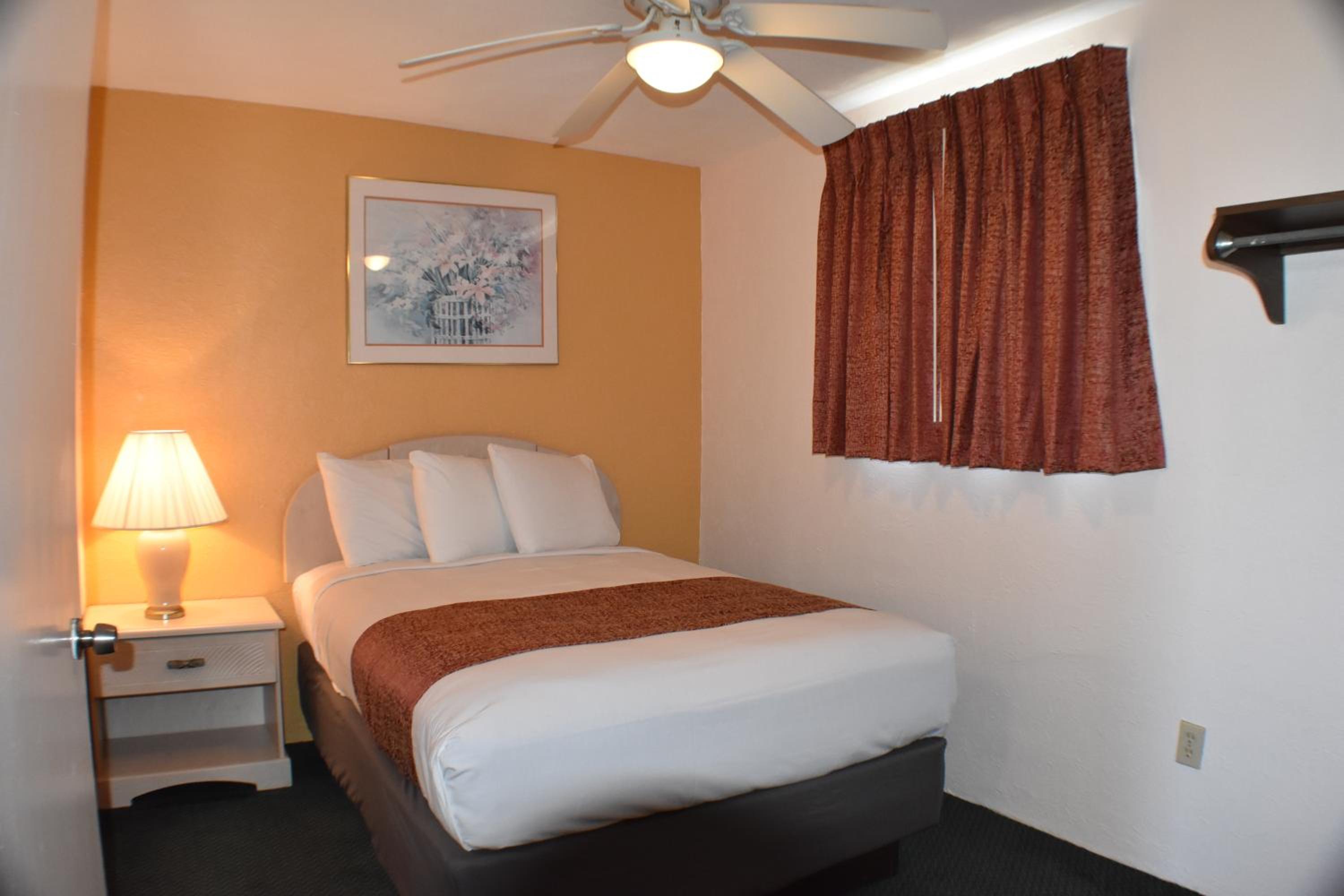 Two room Suite with Three full beds and Kitchenette photo 3