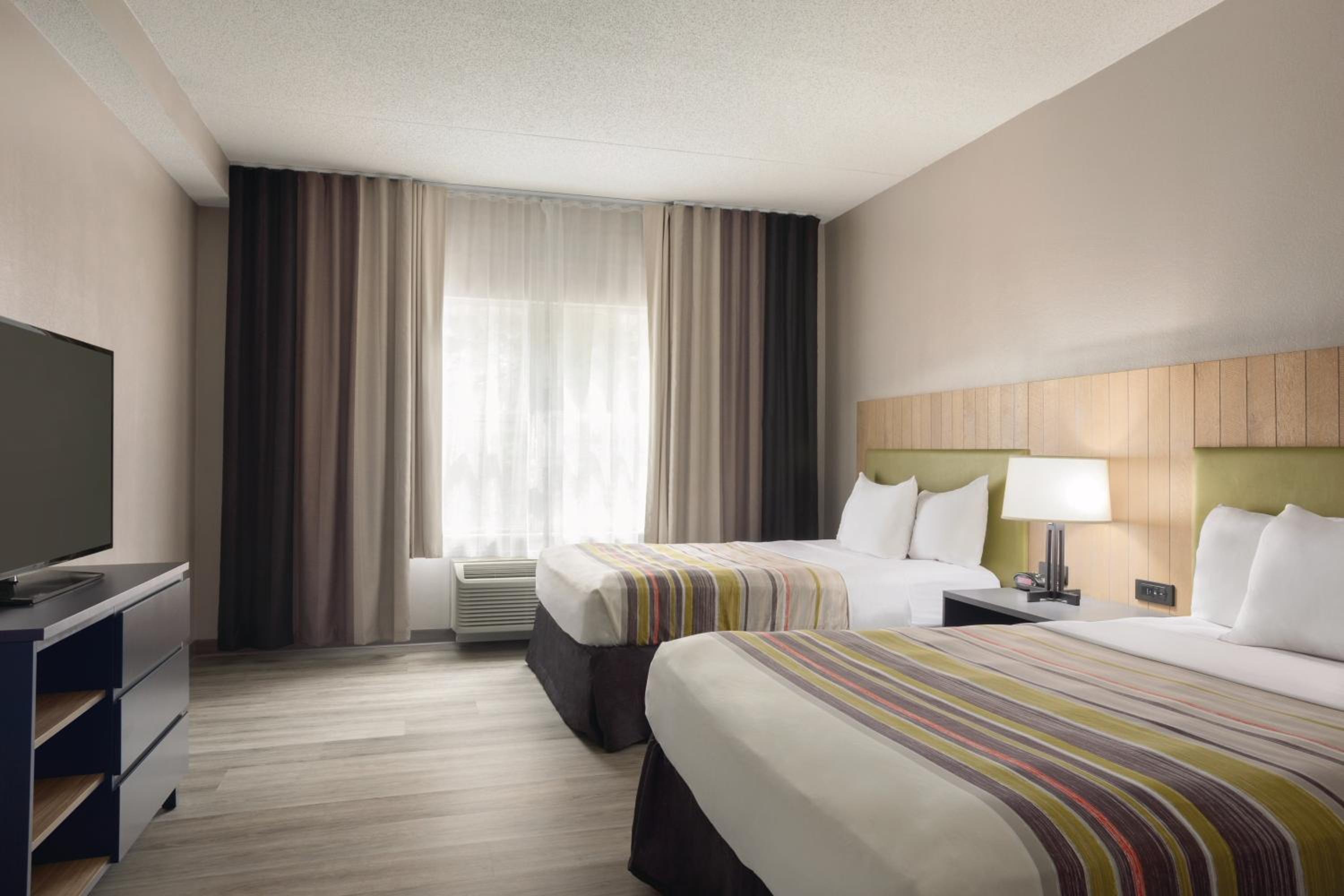 One-Bedroom Suite with Two Queen Beds - Non-Smoking - Photo 1