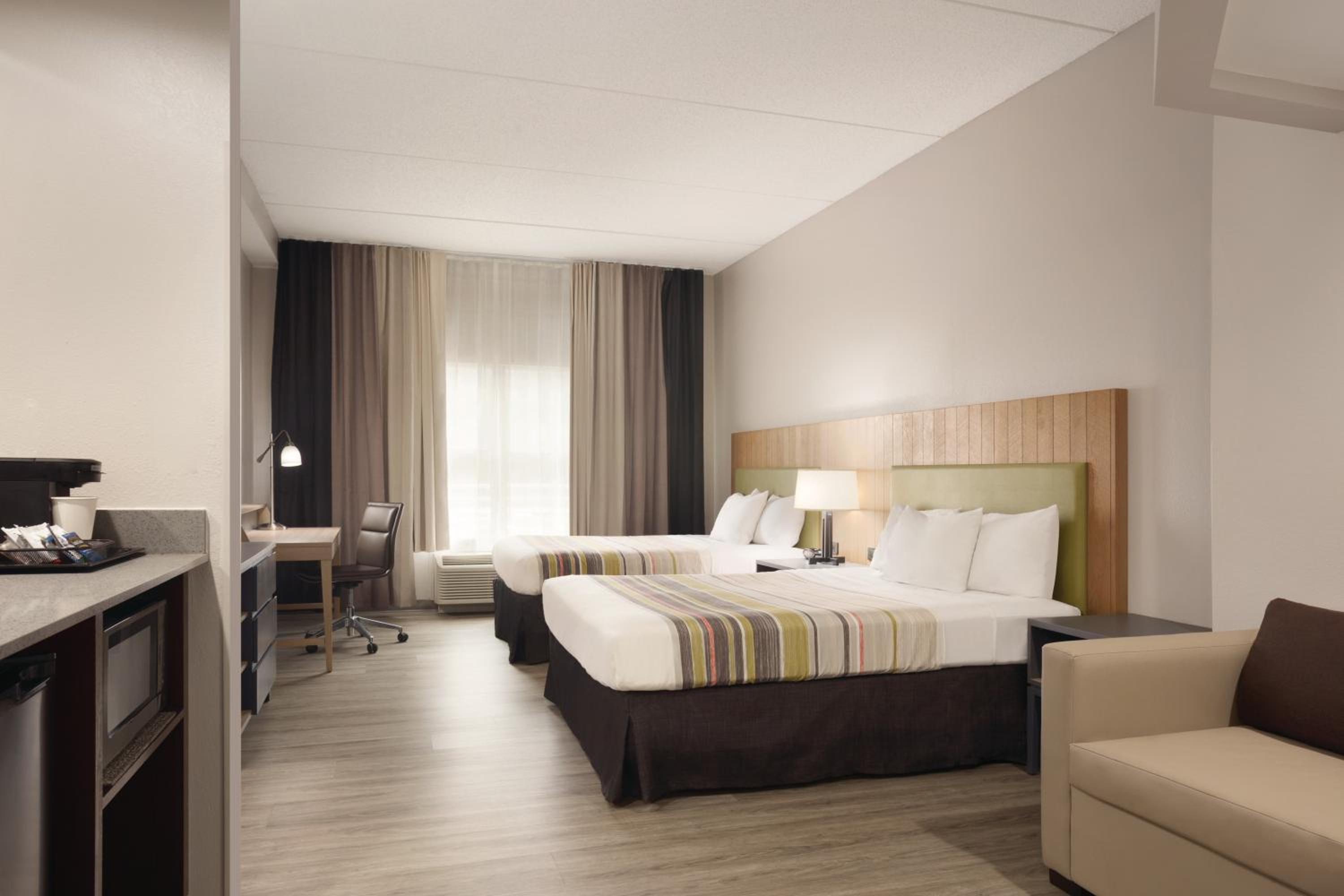 Studio Suite with Two Queen Beds - Non-Smoking - Photo 4