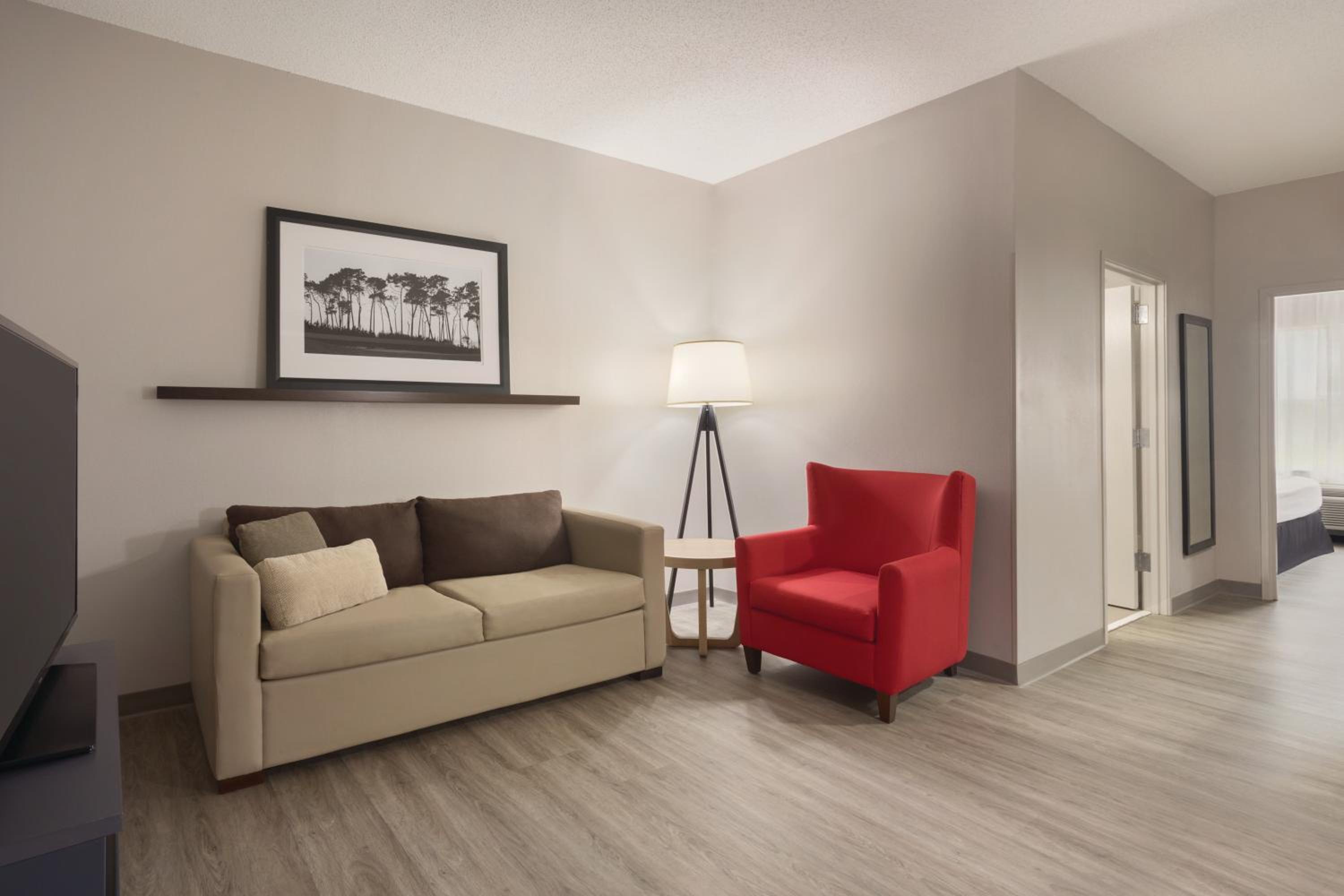 One-Bedroom King Suite - Non-Smoking - Photo 10