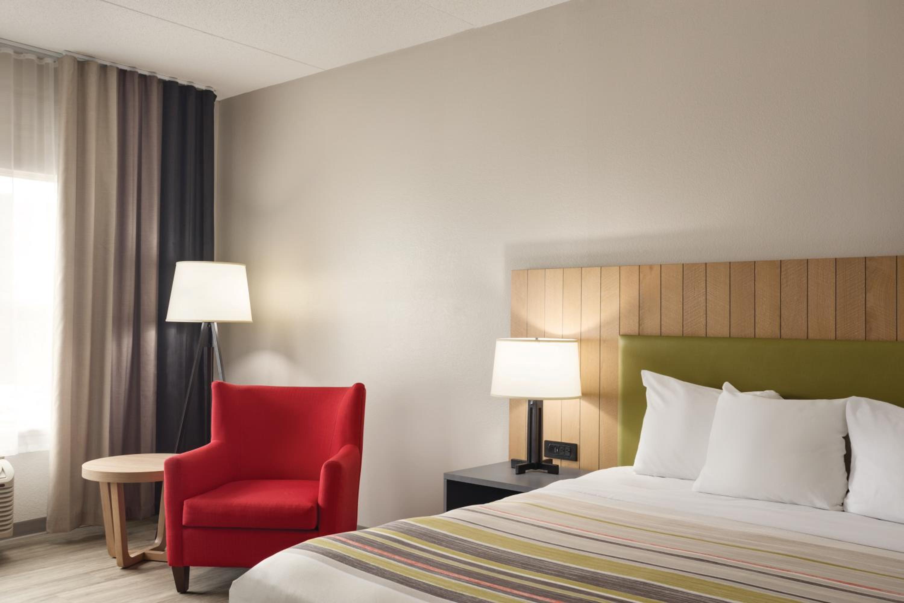 King Room - Non-Smoking - Photo 2