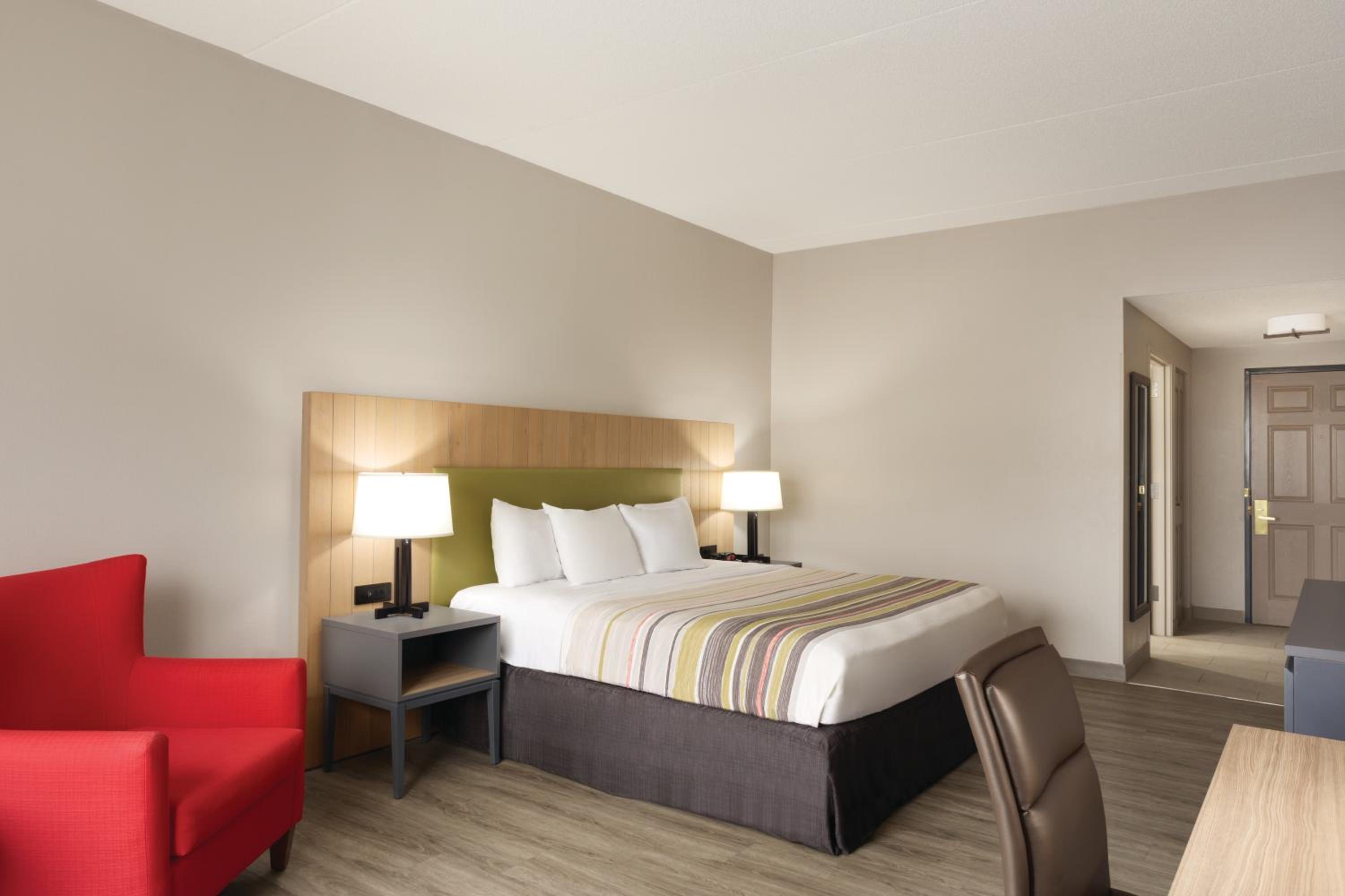 King Room - Non-Smoking - Photo 10