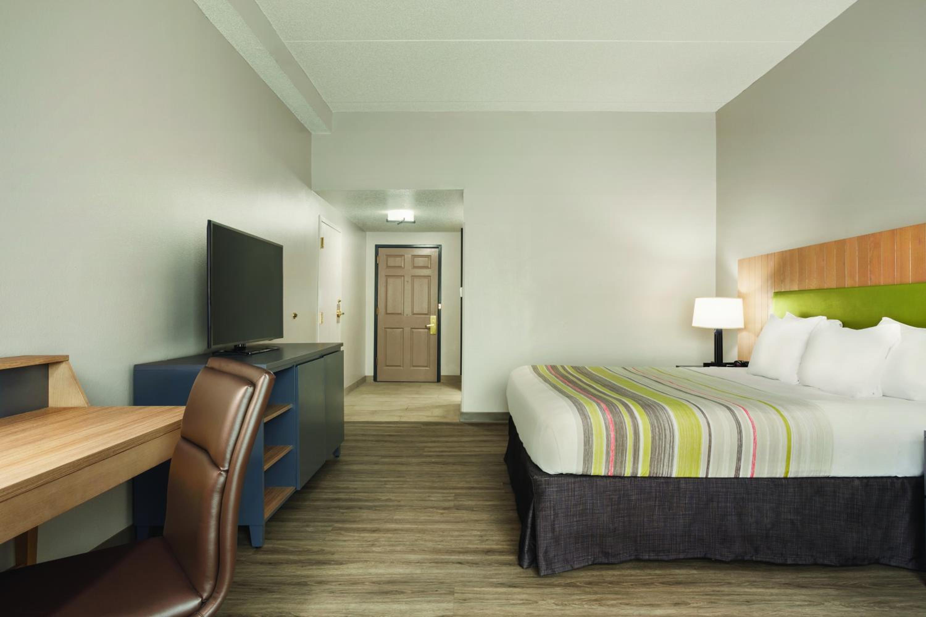 One-Bedroom King Suite - Non-Smoking - Photo 4