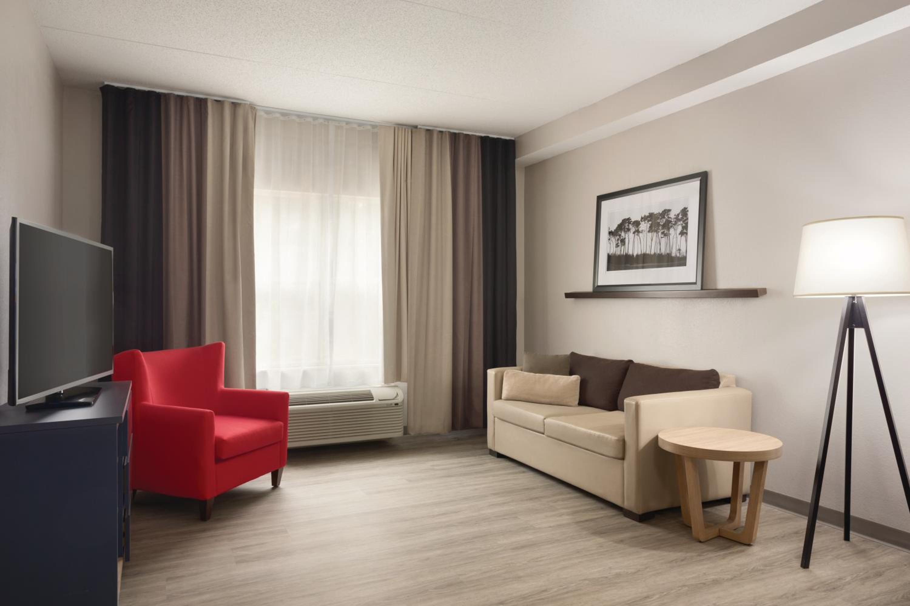 One-Bedroom King Suite - Non-Smoking - Photo 1