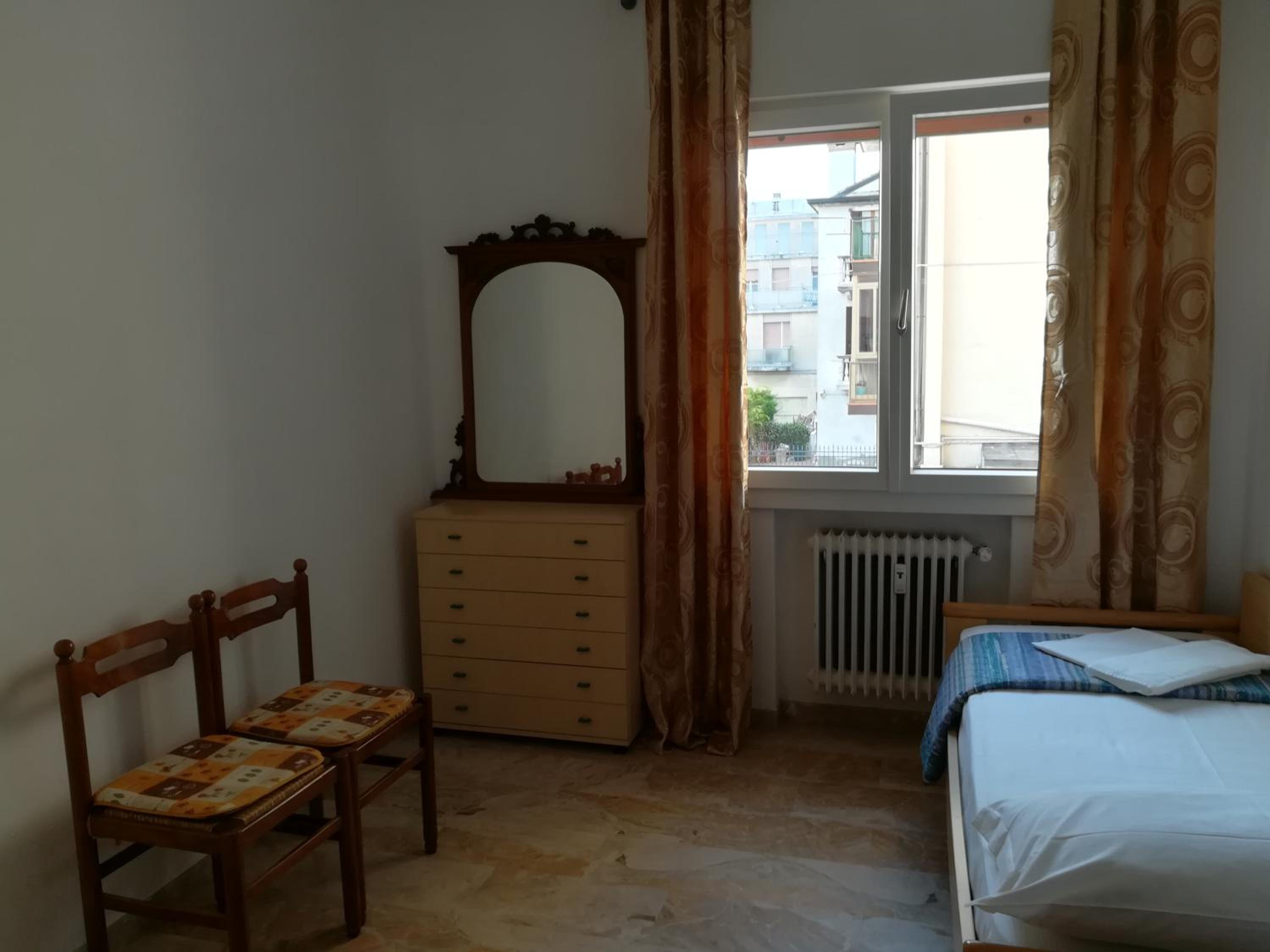 Single Room with Shared Bathroom photo 1