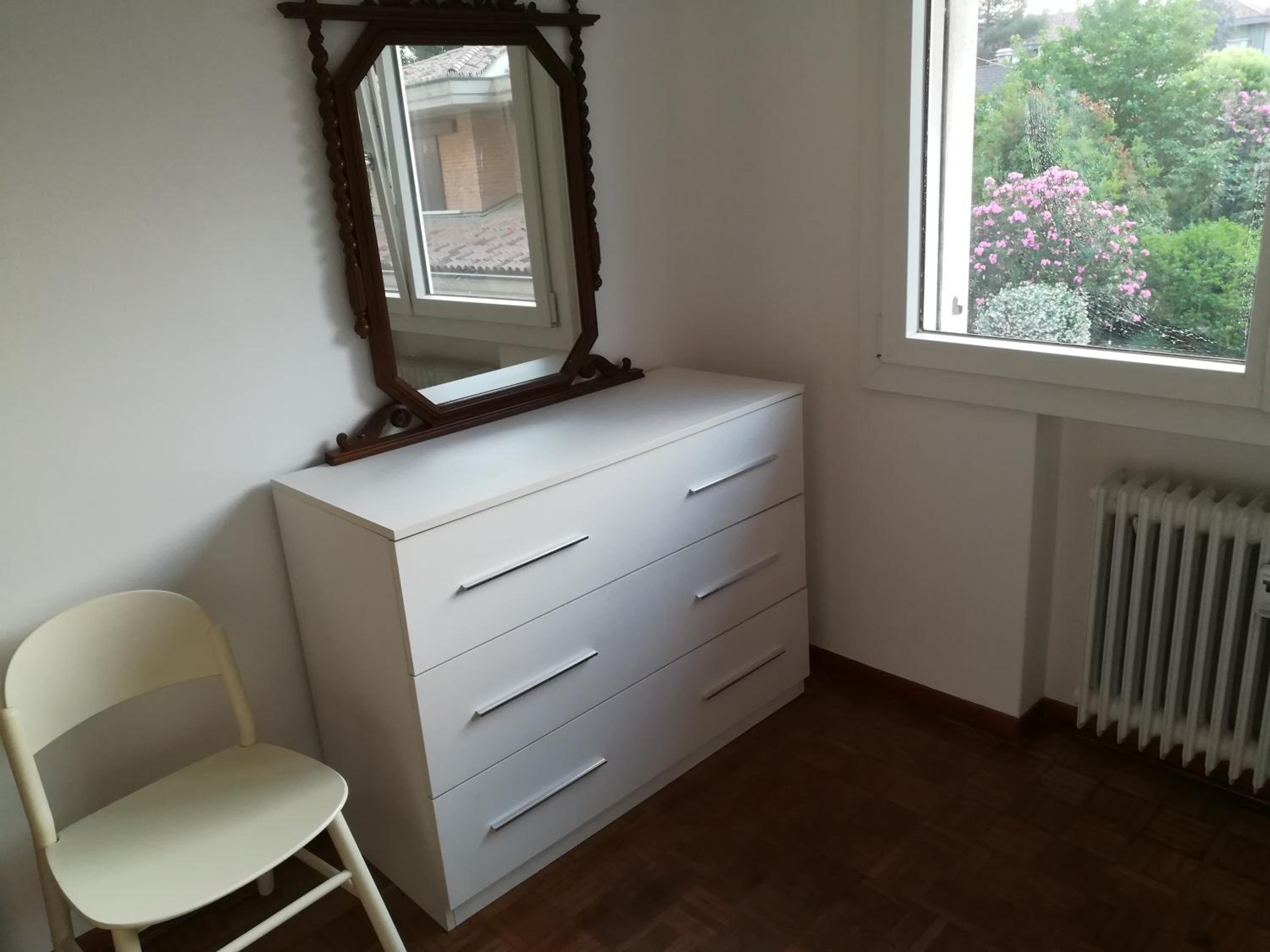 Single Room with Shared Bathroom photo 2