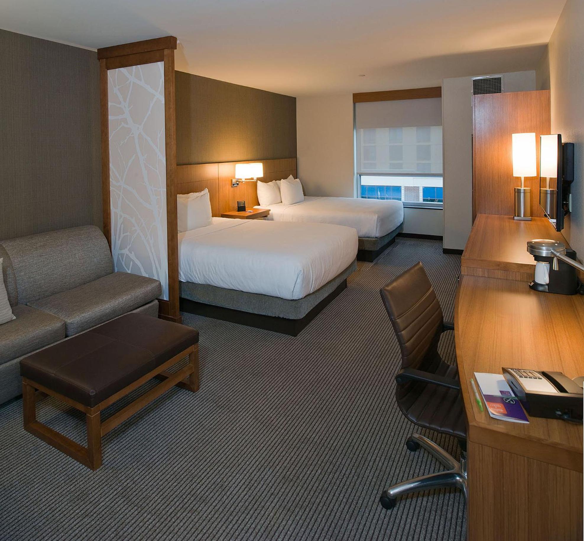 Queen Room with Two Queen Beds with Accessible Tub - Disability Access photo 2