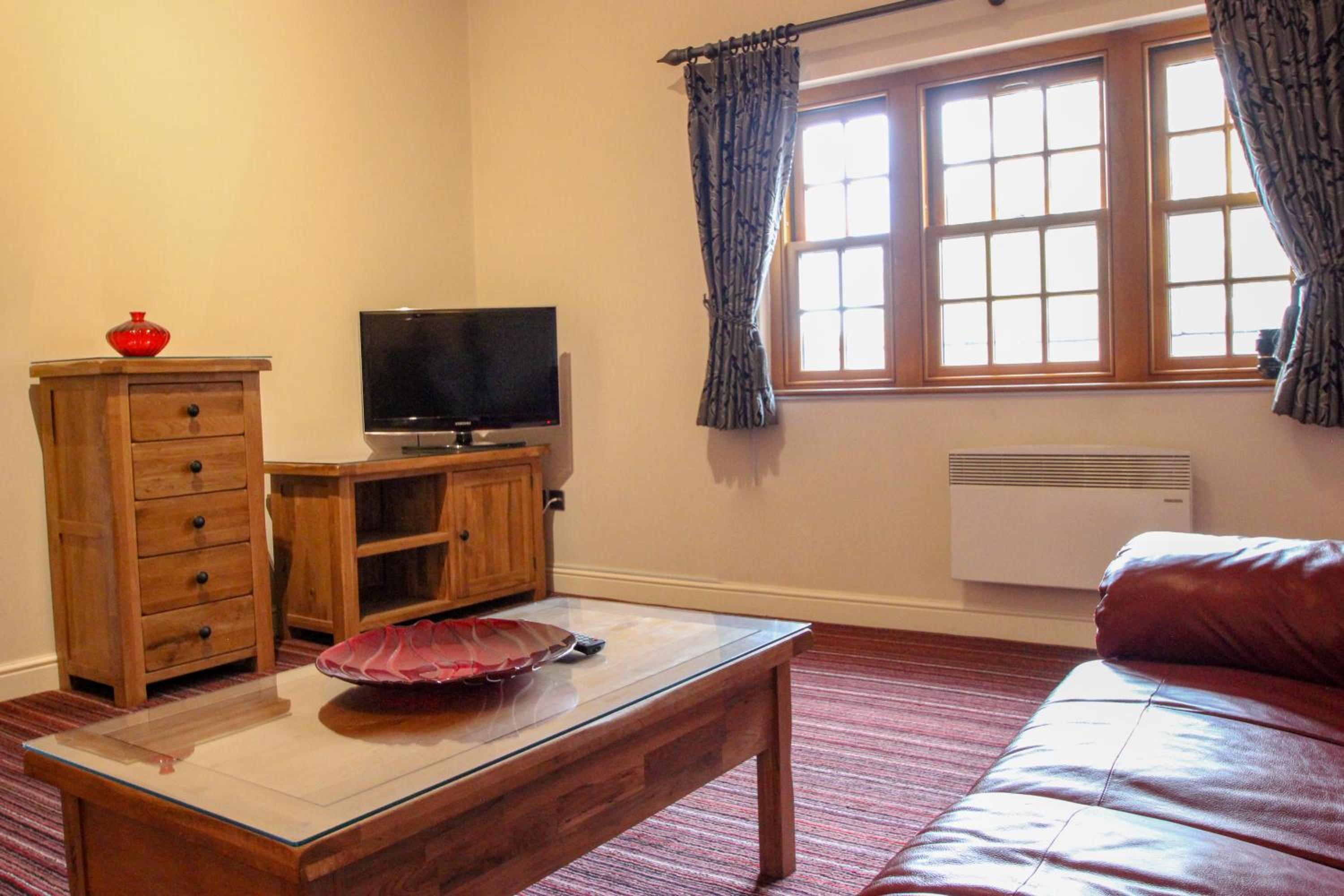 Superior Family Room - Photo 2