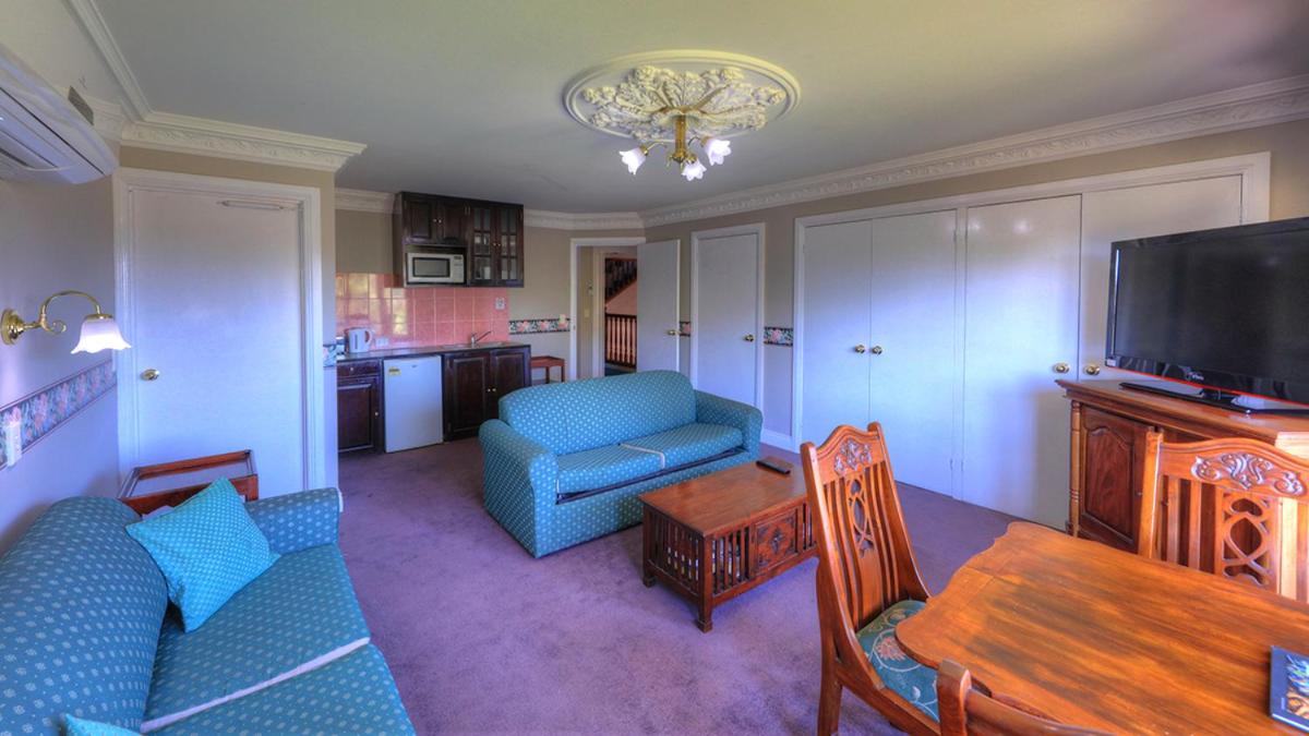 Three-Bedroom Apartment - Photo 2