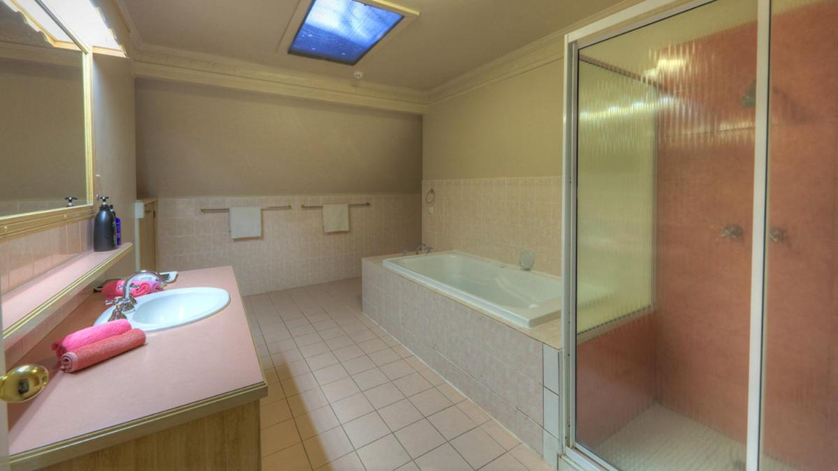 Three-Bedroom Apartment - Photo 7