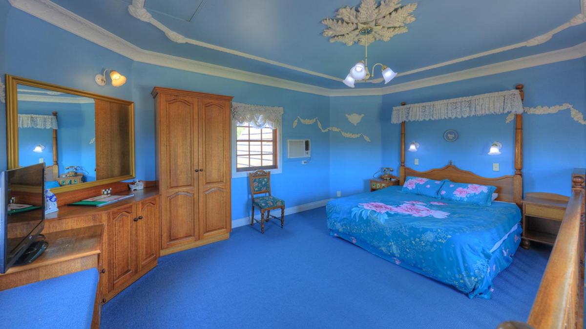 Suite - Photo 1