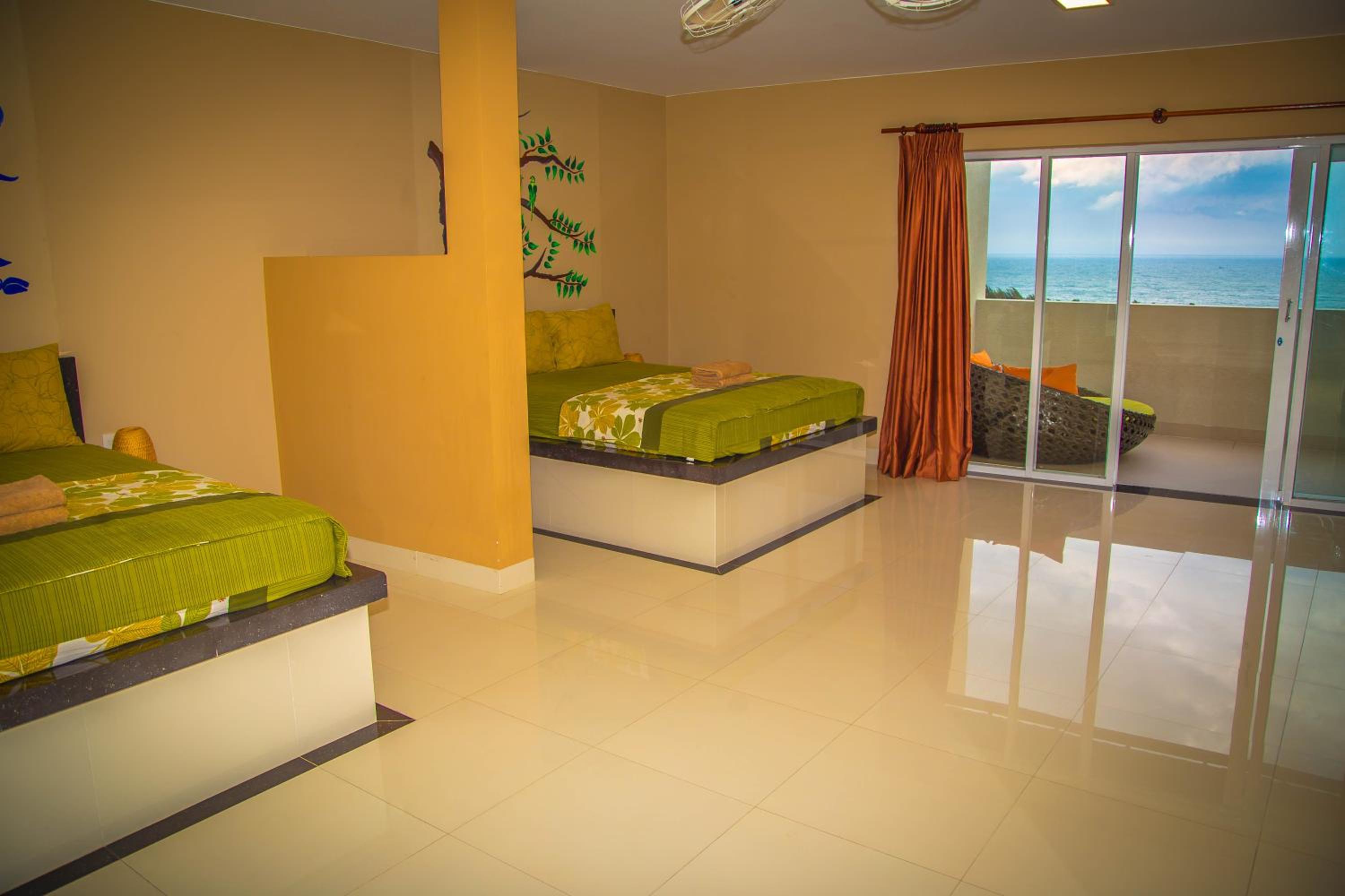 Superior Family Room - Photo 3