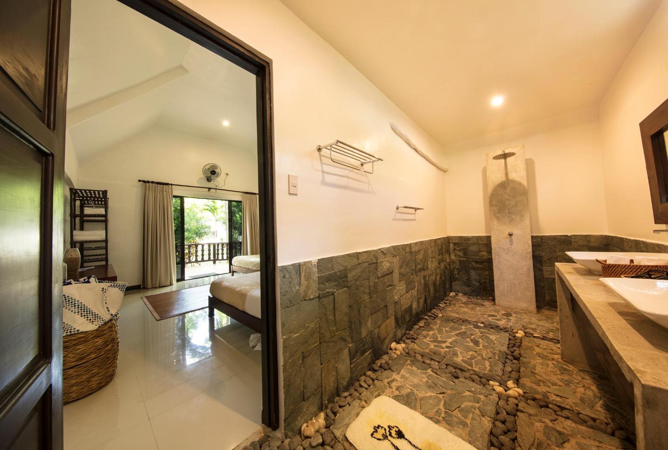 Queen Room with Garden View - Photo 2