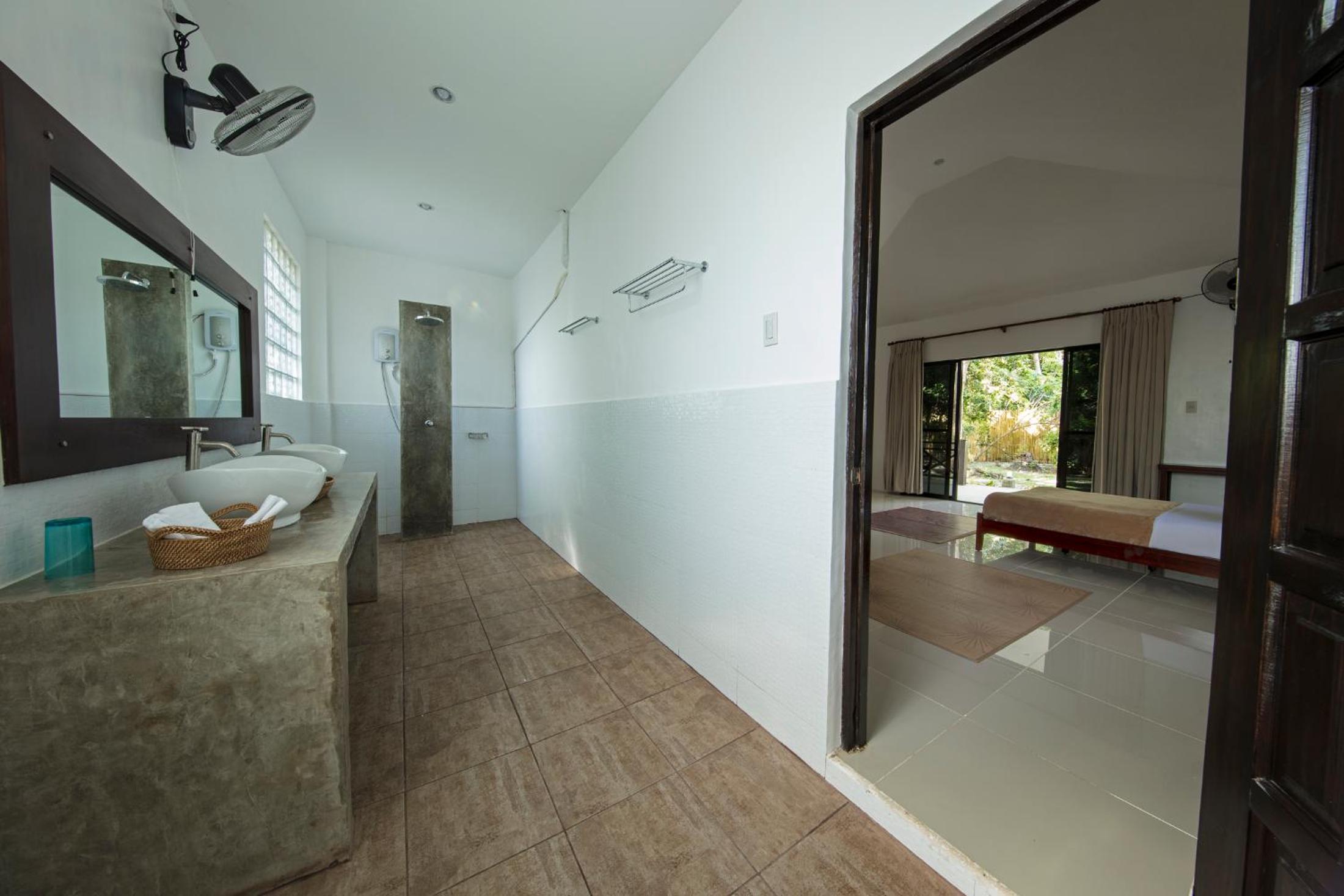 Deluxe Family Room - Photo 9