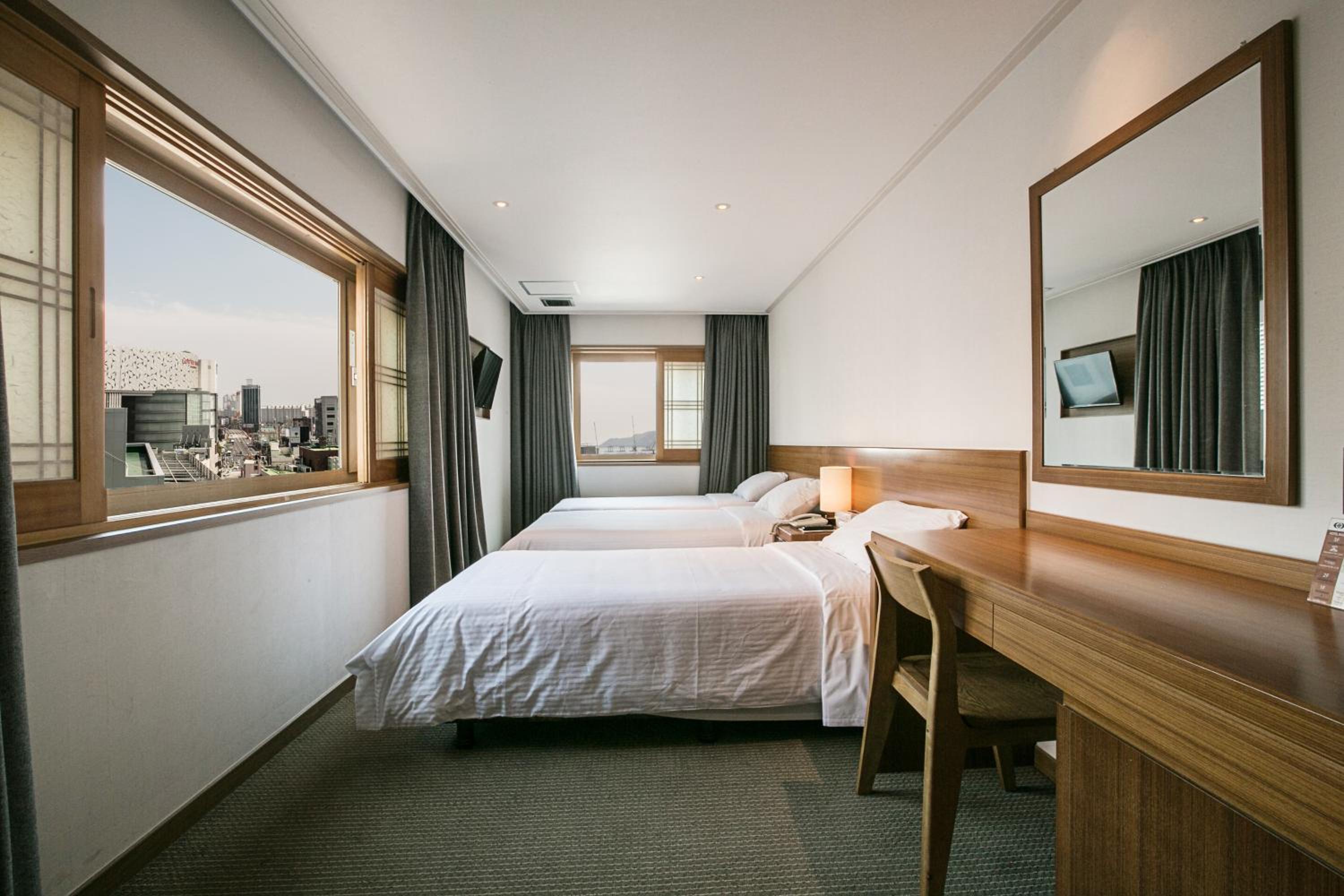 Superior Triple Room photo 2