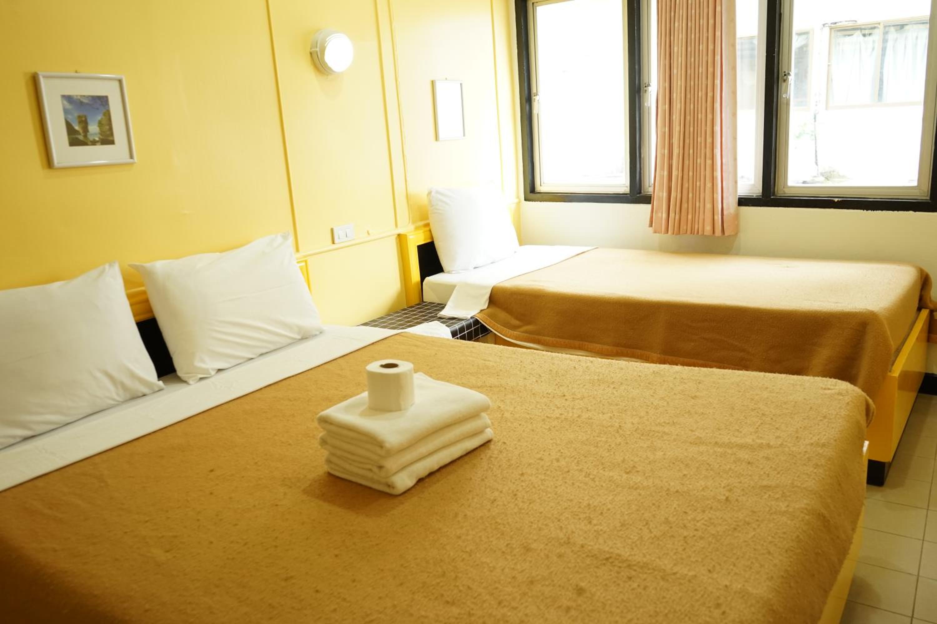 Basic Triple Room with Shared Bathroom photo 3