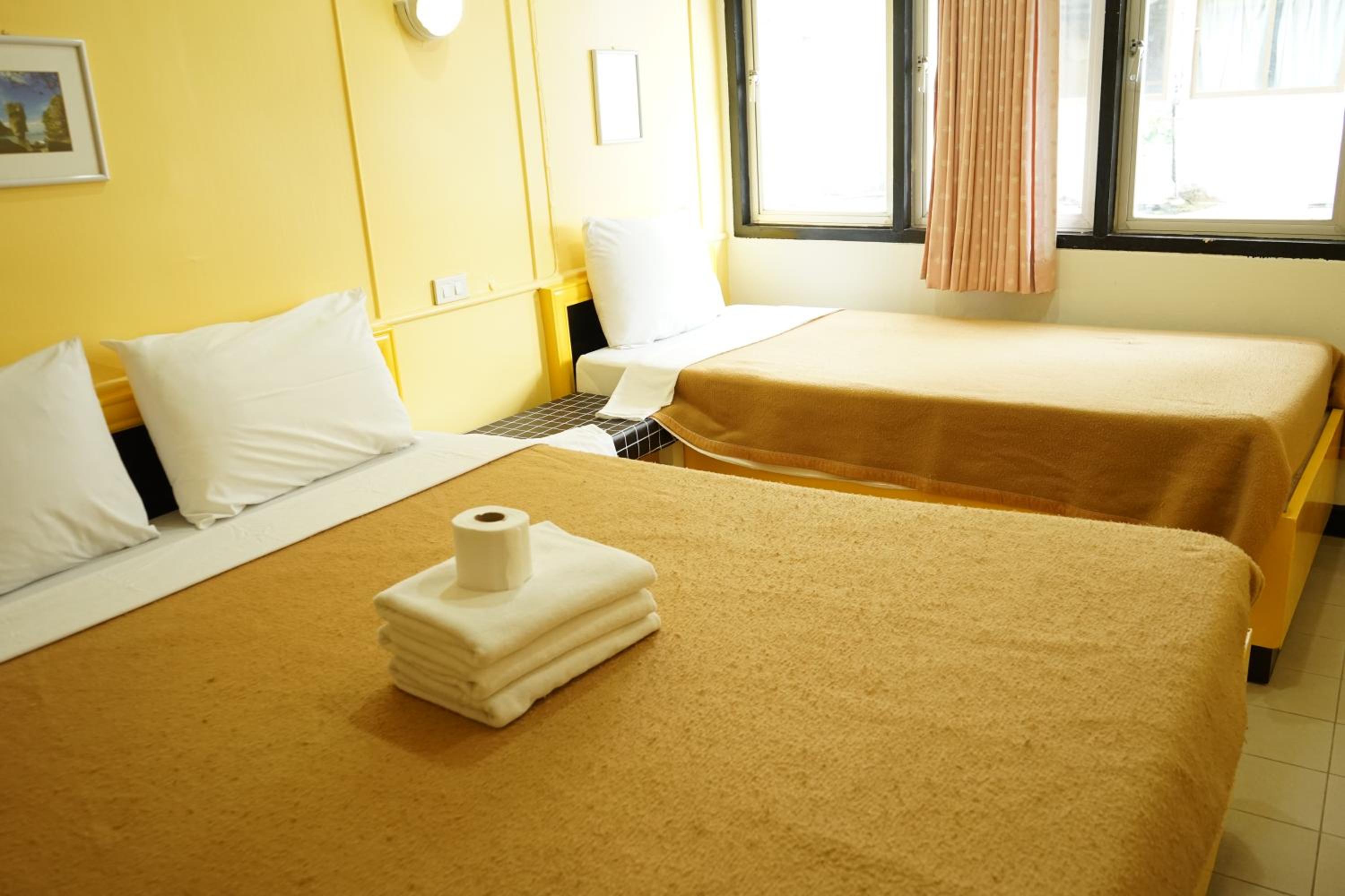 Basic Triple Room with Shared Bathroom photo 2