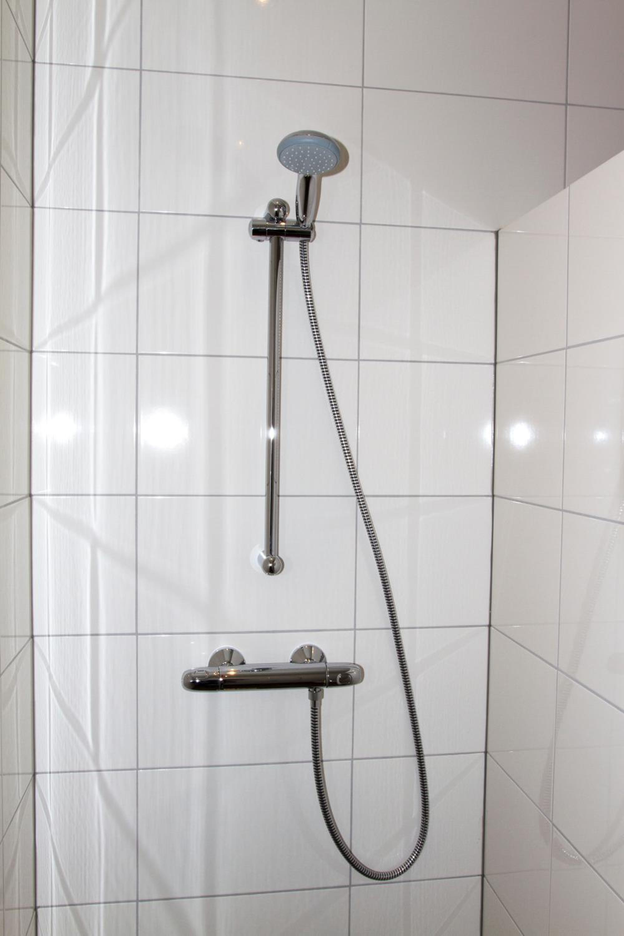 Double Room with Private Bathroom - Photo 2