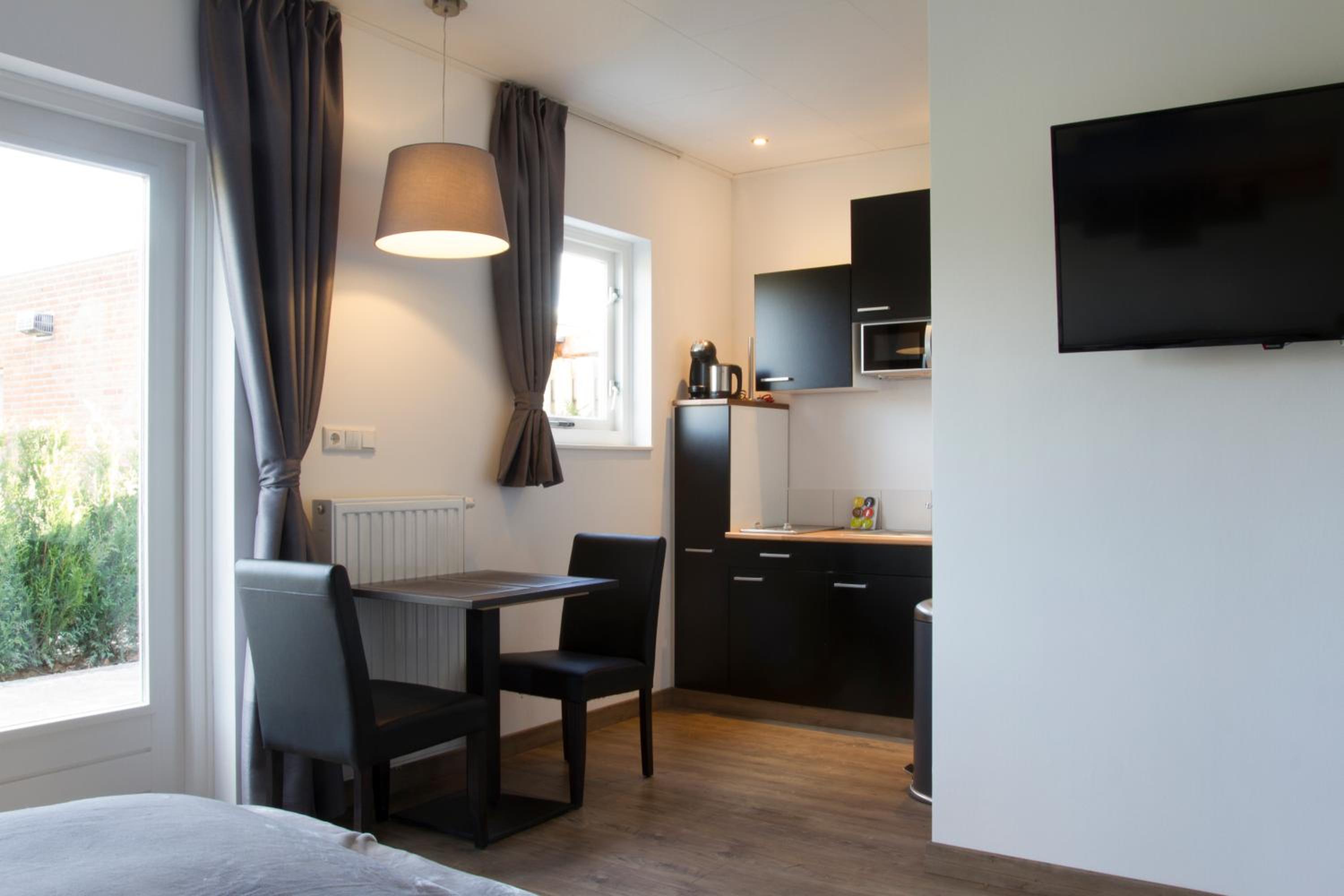 Double Room with Private Bathroom - Photo 7