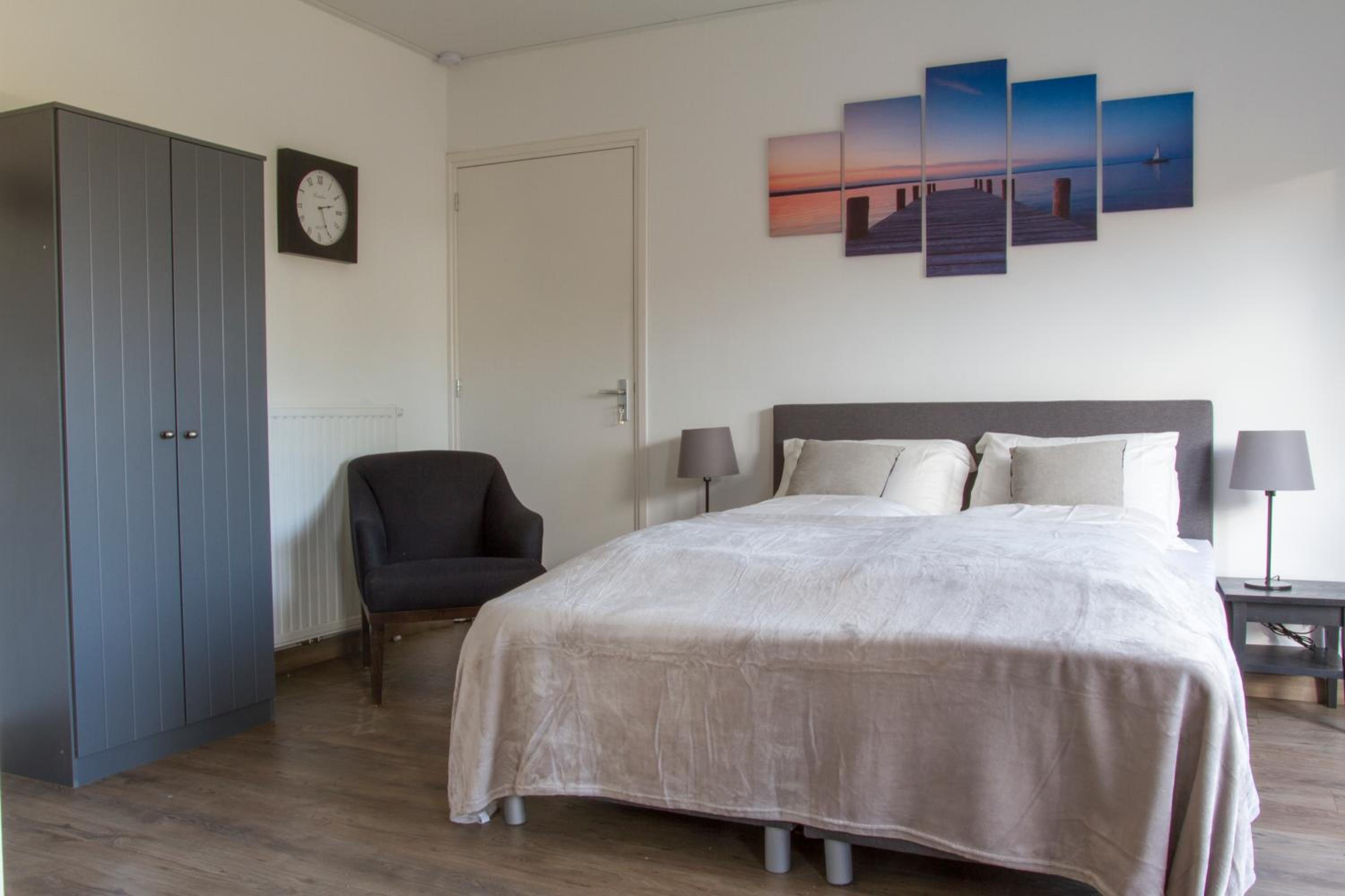 Double Room with Private Bathroom - Photo 11