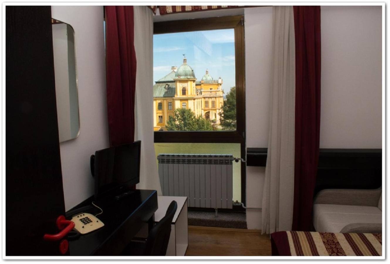 Double Room with Private Bathroom - Photo 2