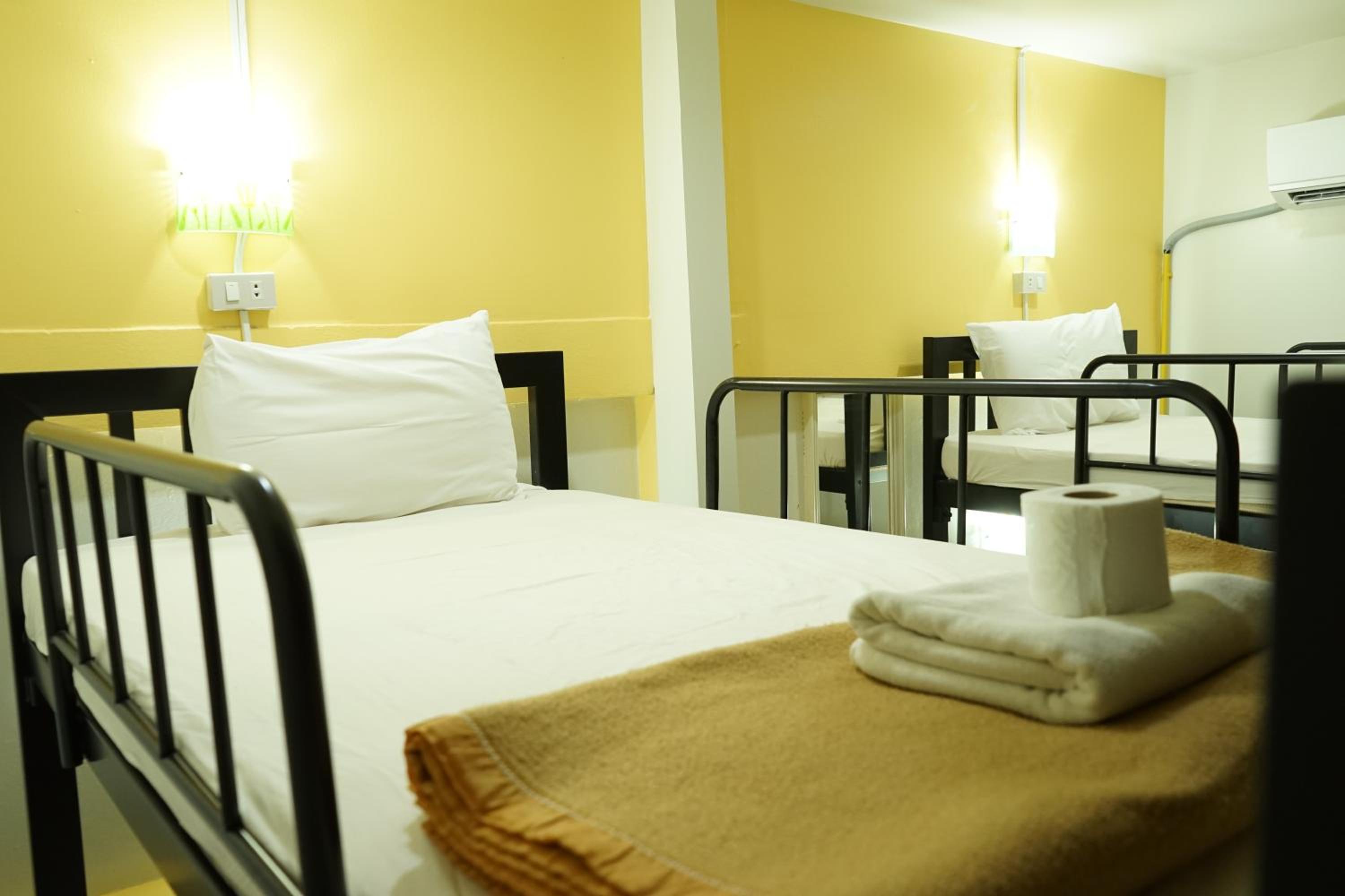 Bed in 10-Bed Mixed Dormitory Room photo 2